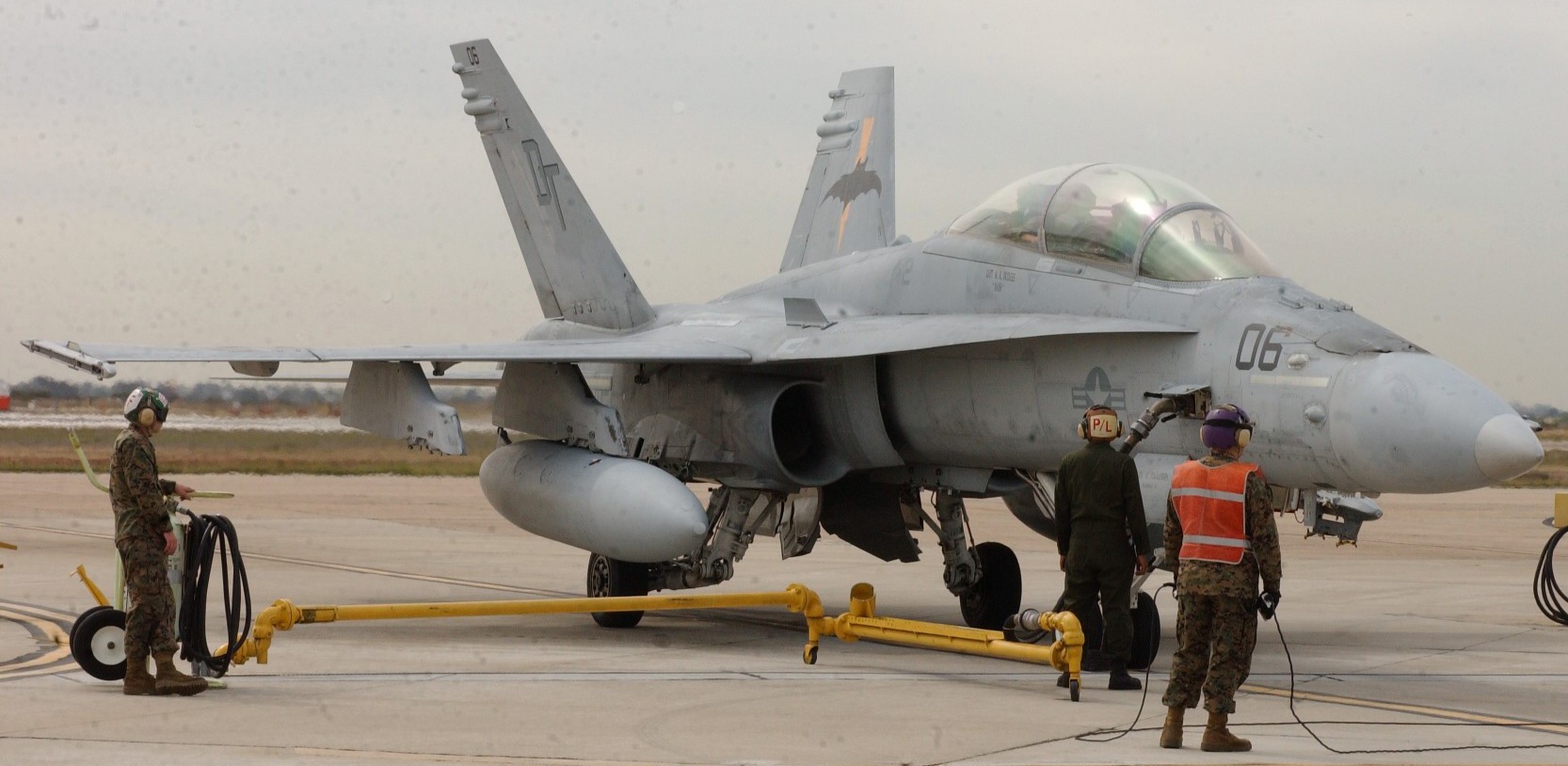 vmfa(aw)-242 bats marine all-weather fighter attack squadron usmc f/a-18d hornet 121