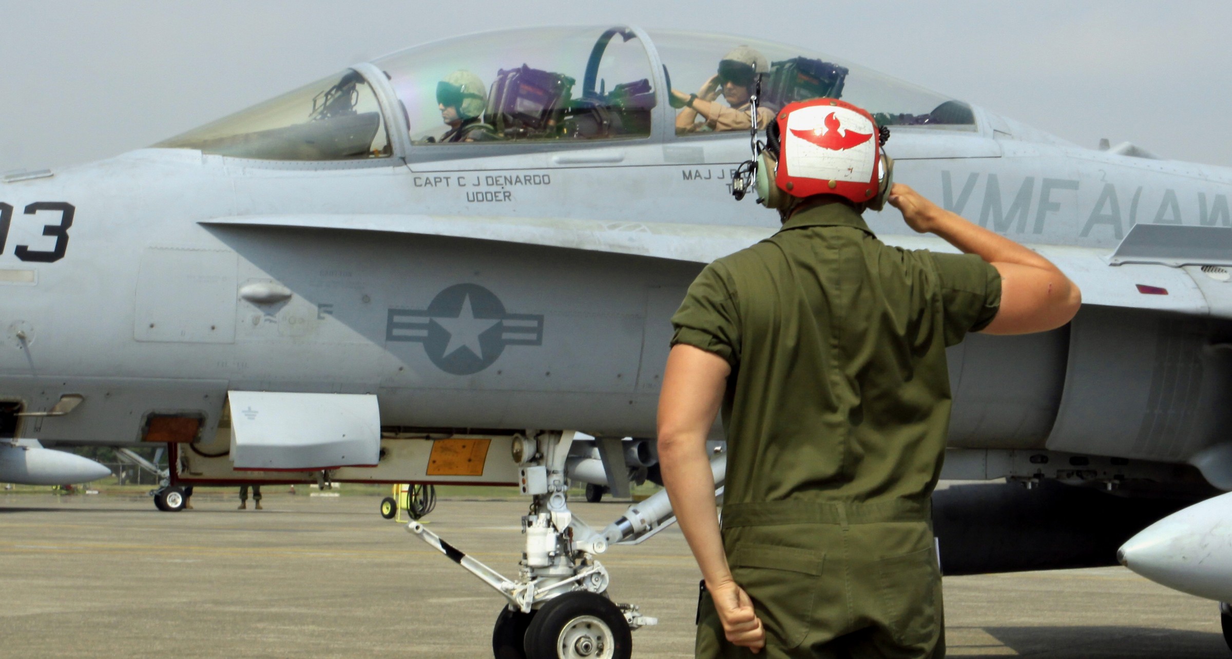 vmfa(aw)-242 bats marine all-weather fighter attack squadron usmc f/a-18d hornet 15 tsuiki air base japan
