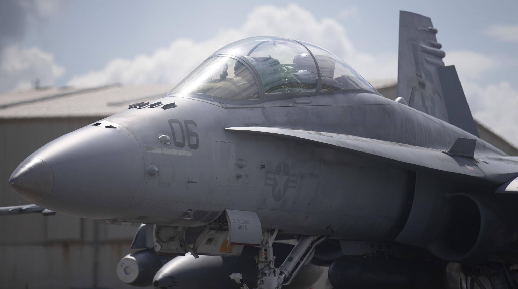 vmfa(aw)-242 bats marine all-weather fighter attack squadron usmc f/a-18d hornet 20 kadena air base japan