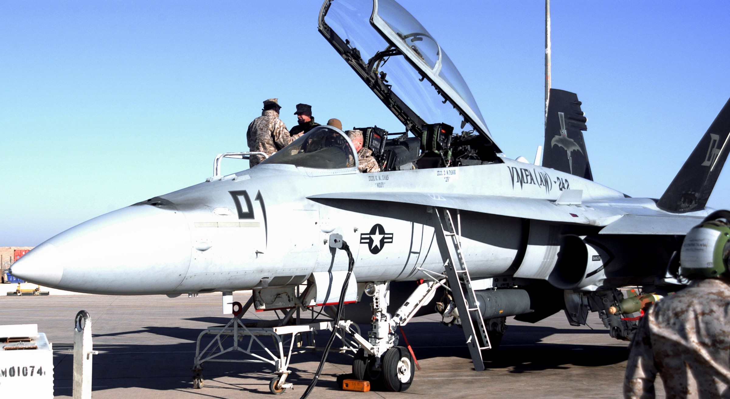 vmfa(aw)-242 bats marine all-weather fighter attack squadron usmc f/a-18d hornet 21 al asad air base iraq