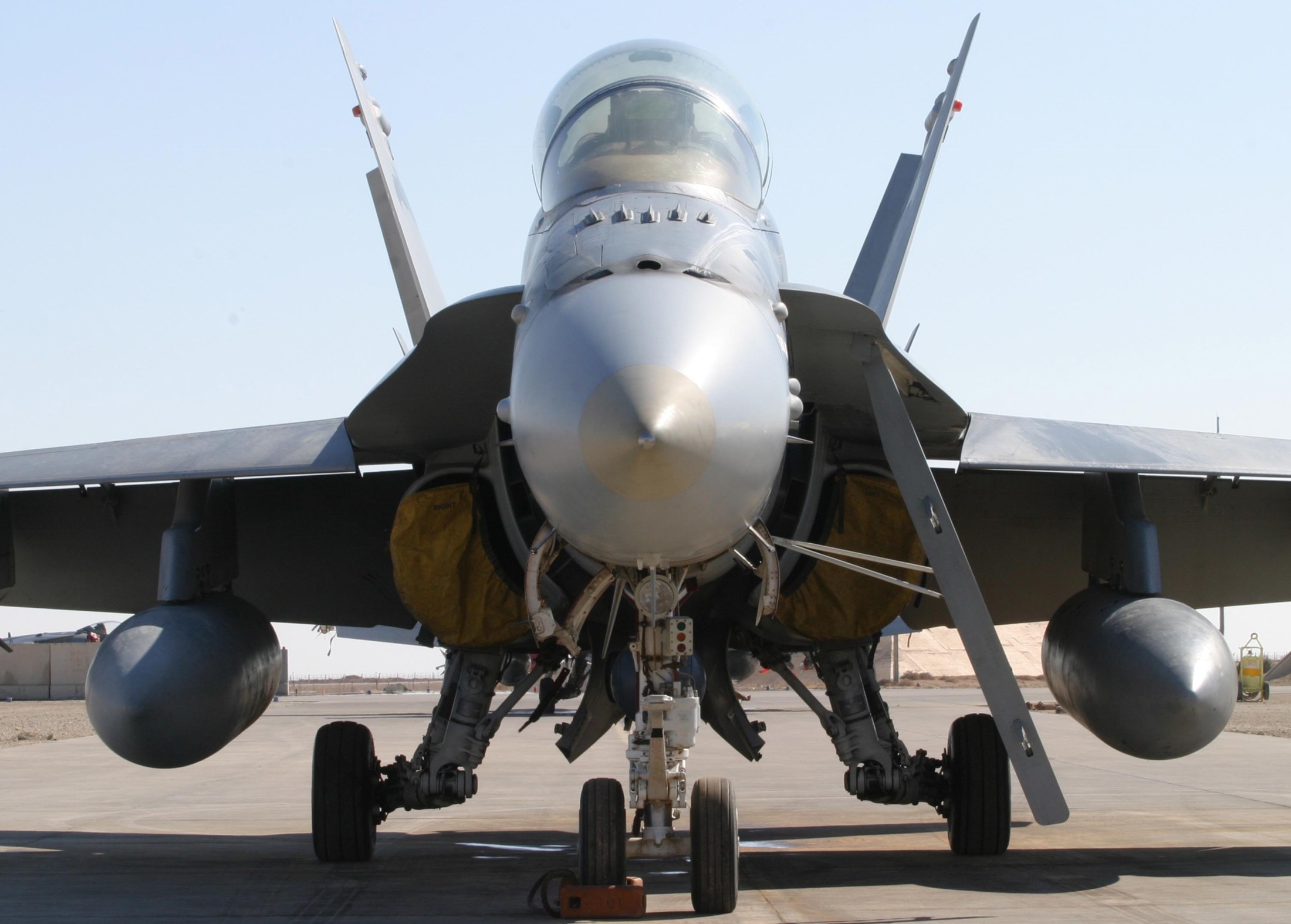 vmfa(aw)-242 bats marine all-weather fighter attack squadron usmc f/a-18d hornet 25 al asad air base iraq