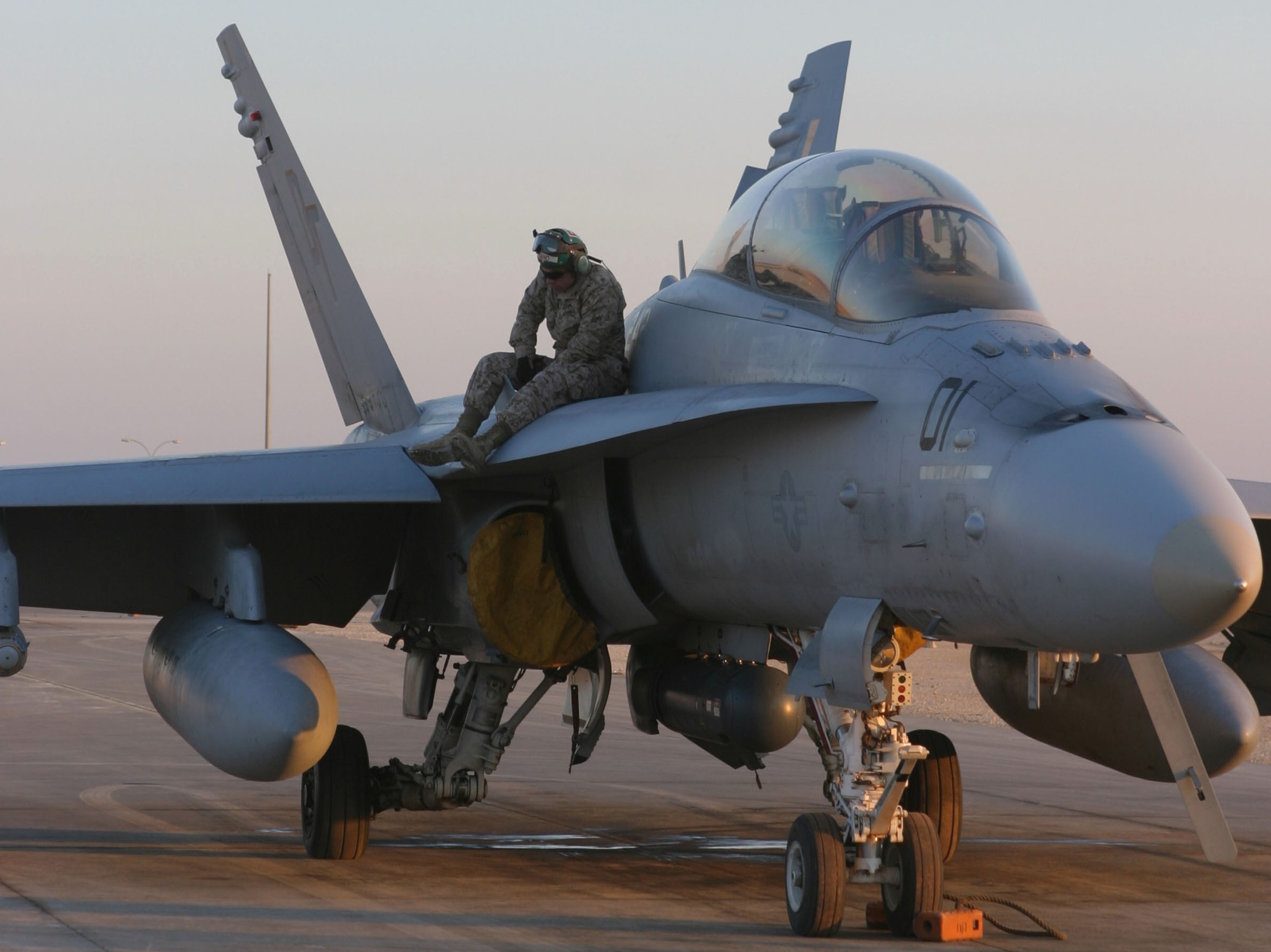 vmfa(aw)-242 bats marine all-weather fighter attack squadron usmc f/a-18d hornet 27 al asad iraq