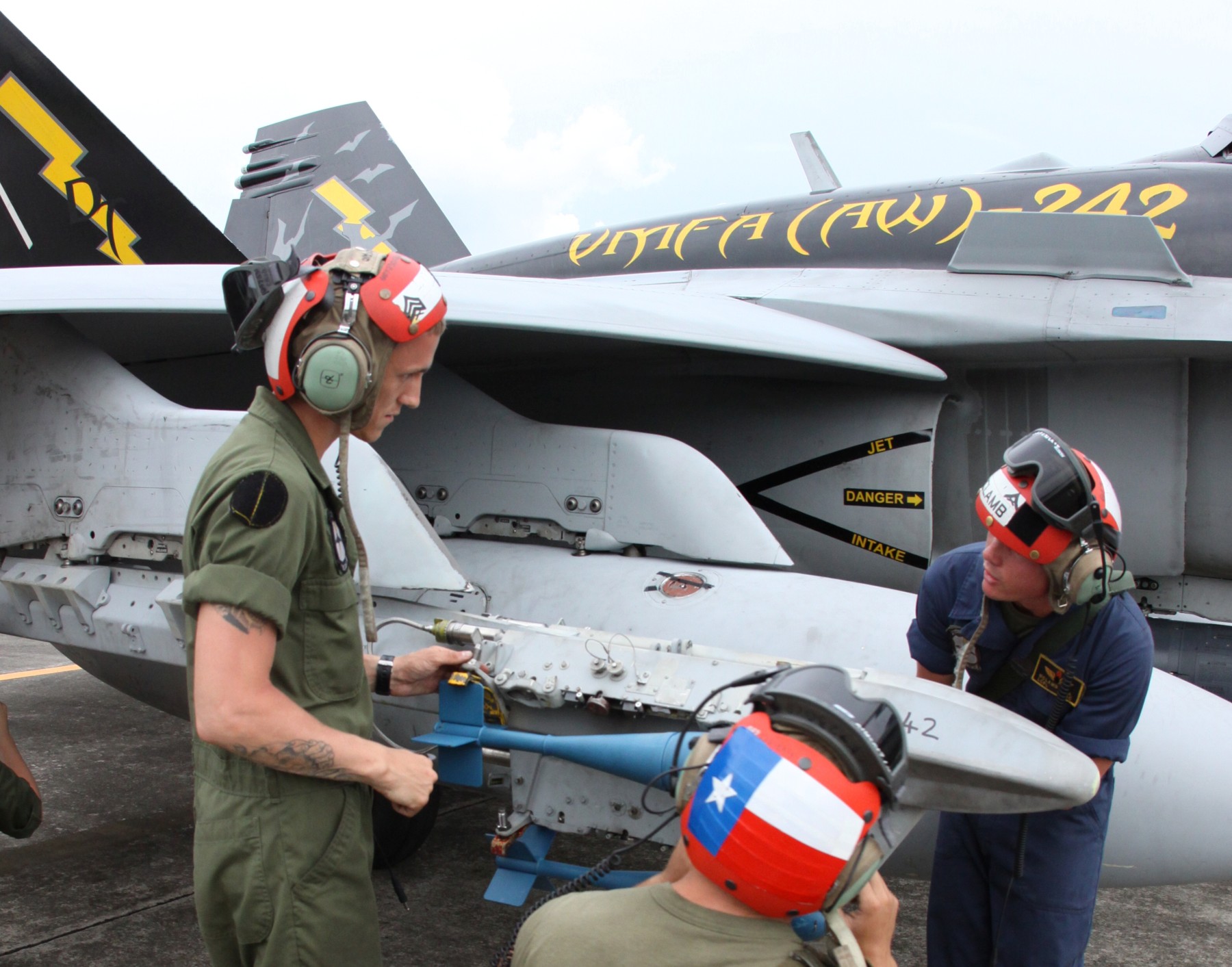 vmfa(aw)-242 bats marine all-weather fighter attack squadron usmc f/a-18d hornet 31