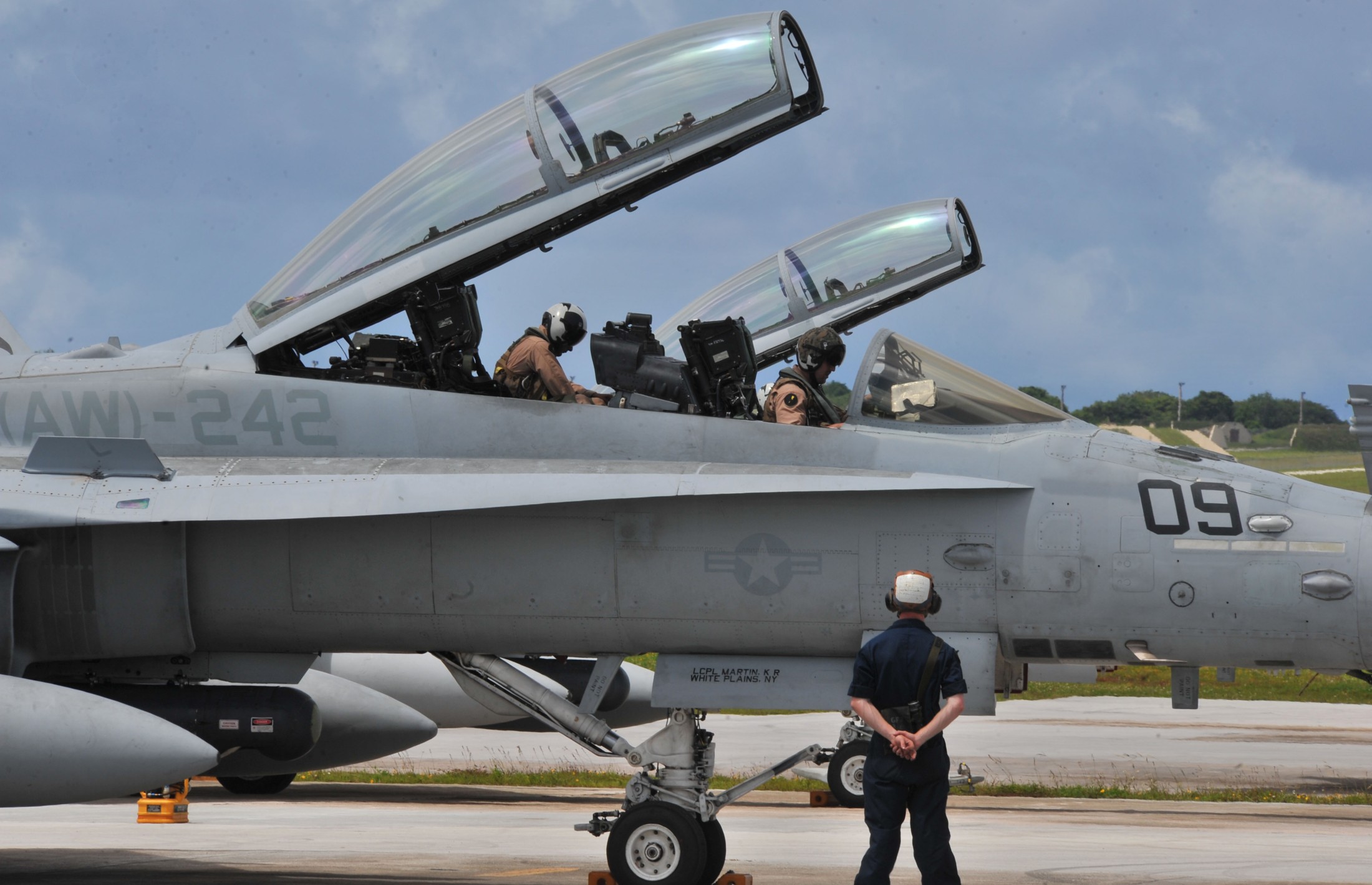 vmfa(aw)-242 bats marine all-weather fighter attack squadron usmc f/a-18d hornet 34 andersen afb guam