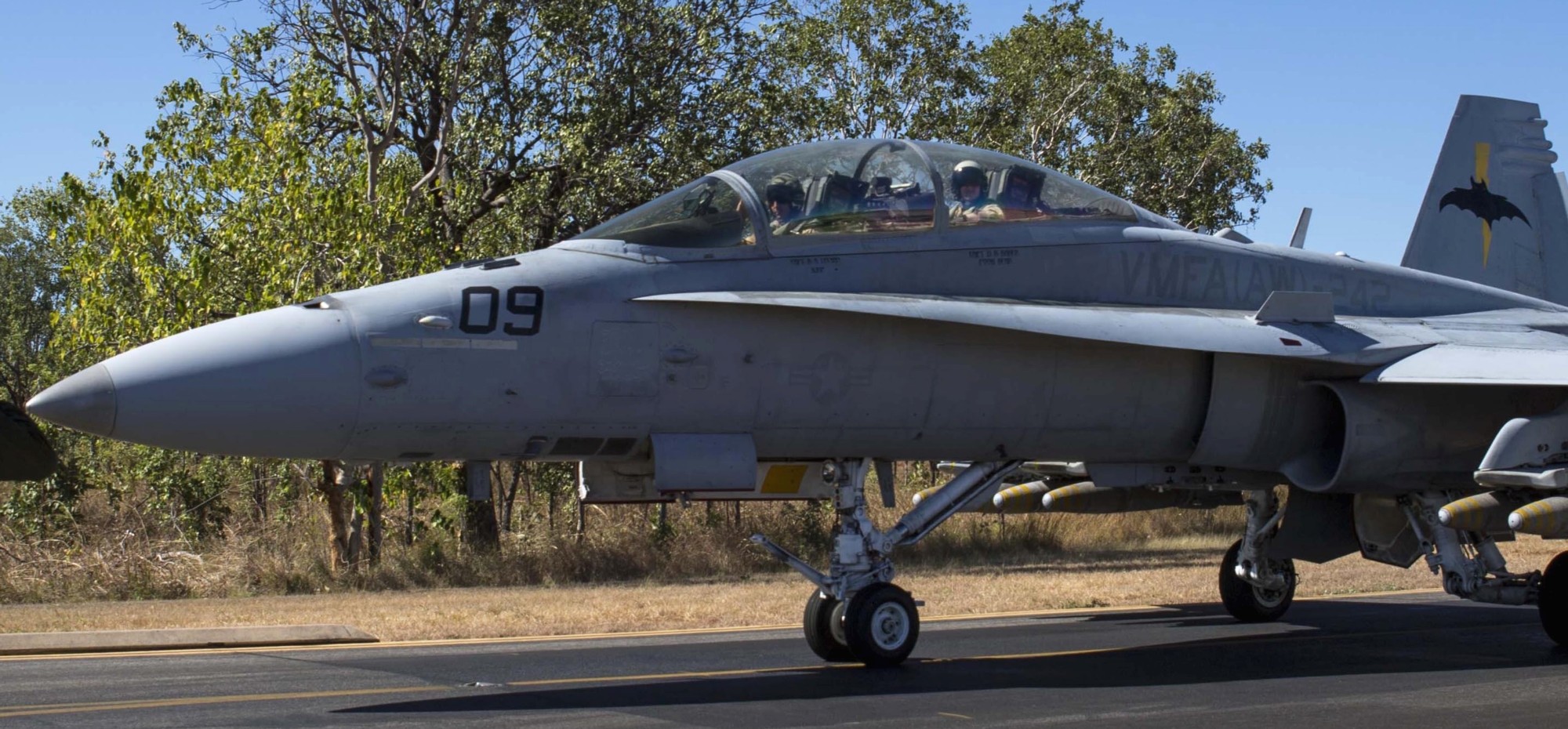 vmfa(aw)-242 bats marine all-weather fighter attack squadron usmc f/a-18d hornet 39 raaf base tindal australia