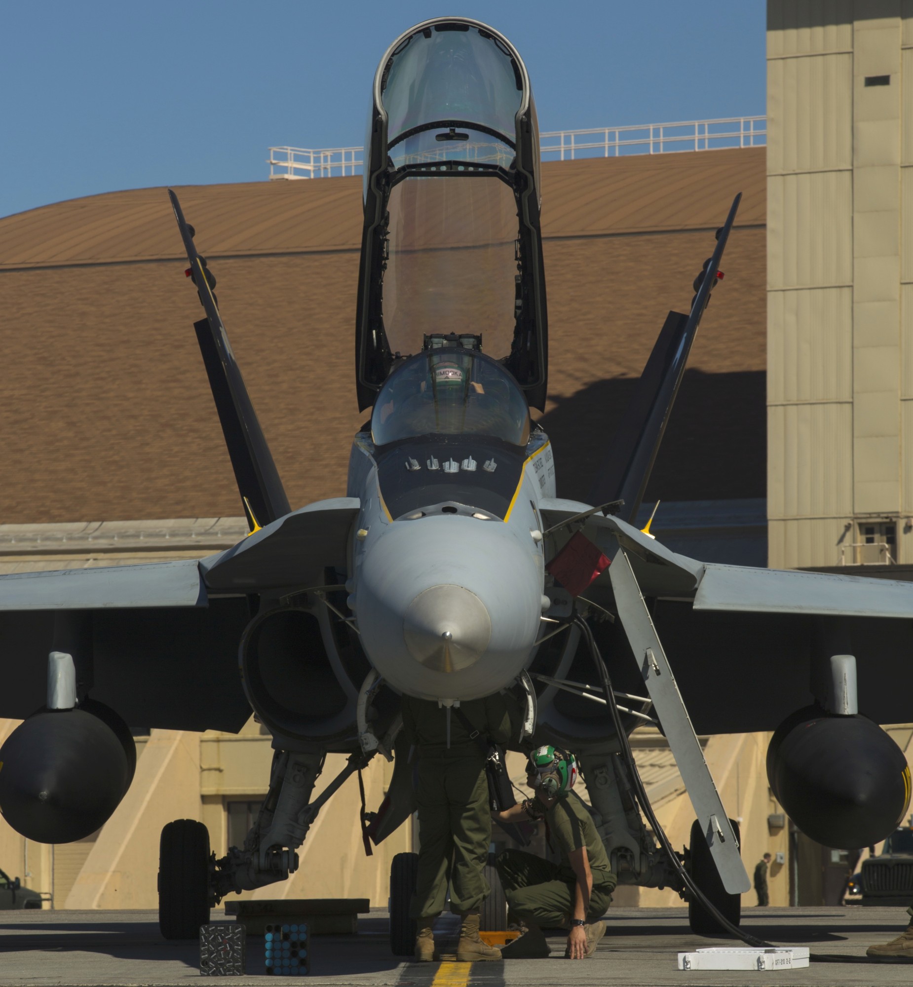 vmfa(aw)-242 bats marine all-weather fighter attack squadron usmc f/a-18d hornet 41 eielson afb alaska