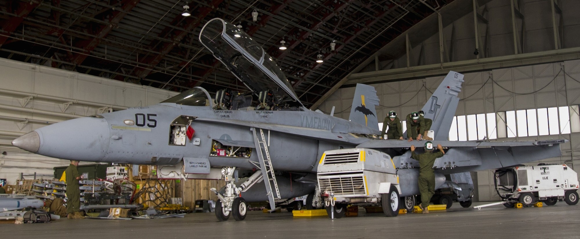 vmfa(aw)-242 bats marine all-weather fighter attack squadron usmc f/a-18d hornet 44