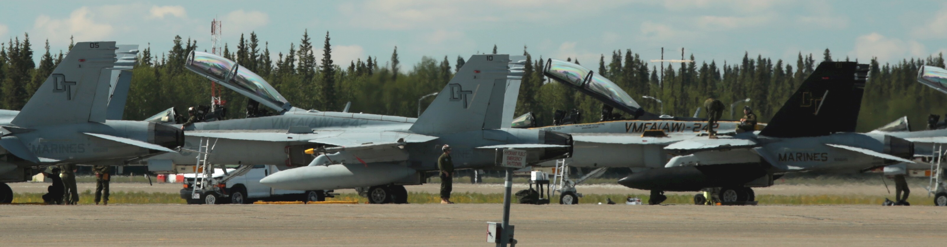 vmfa(aw)-242 bats marine all-weather fighter attack squadron usmc f/a-18d hornet 54 exercise red flag alaska eielson