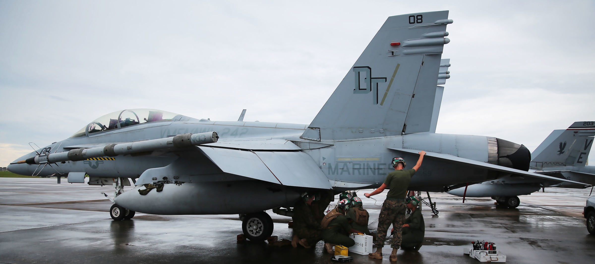 vmfa(aw)-242 bats marine all-weather fighter attack squadron usmc f/a-18d hornet 69