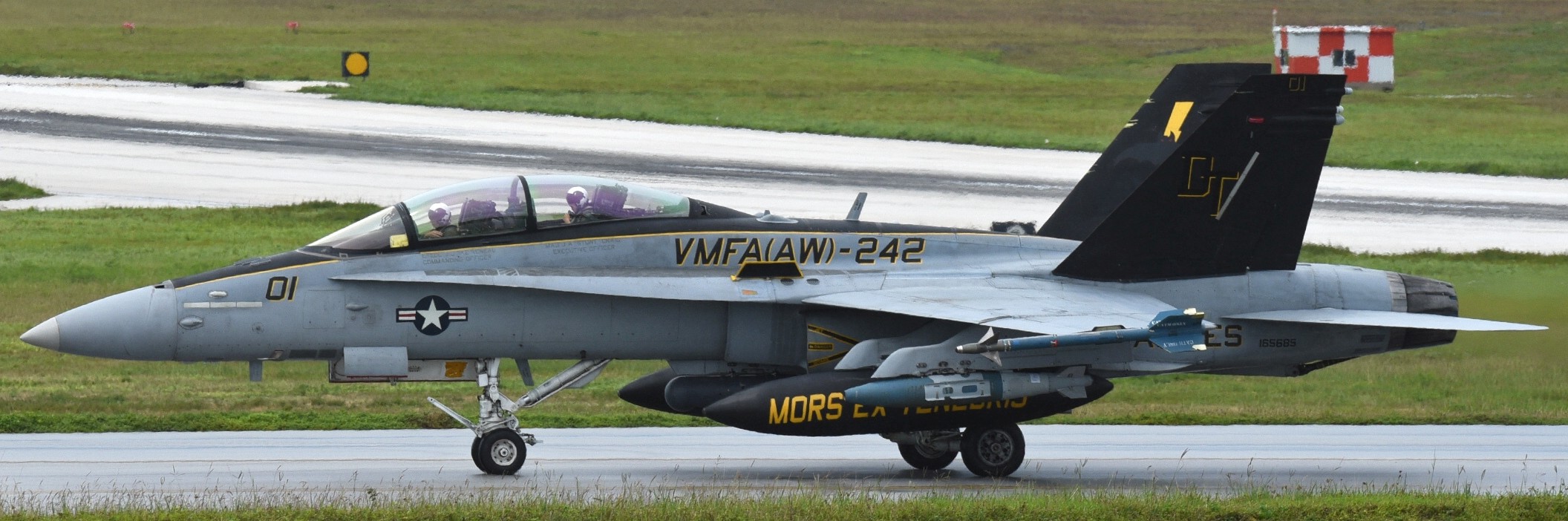 vmfa(aw)-242 bats marine all-weather fighter attack squadron usmc f/a-18d hornet 70 exercise valiant shield 2016