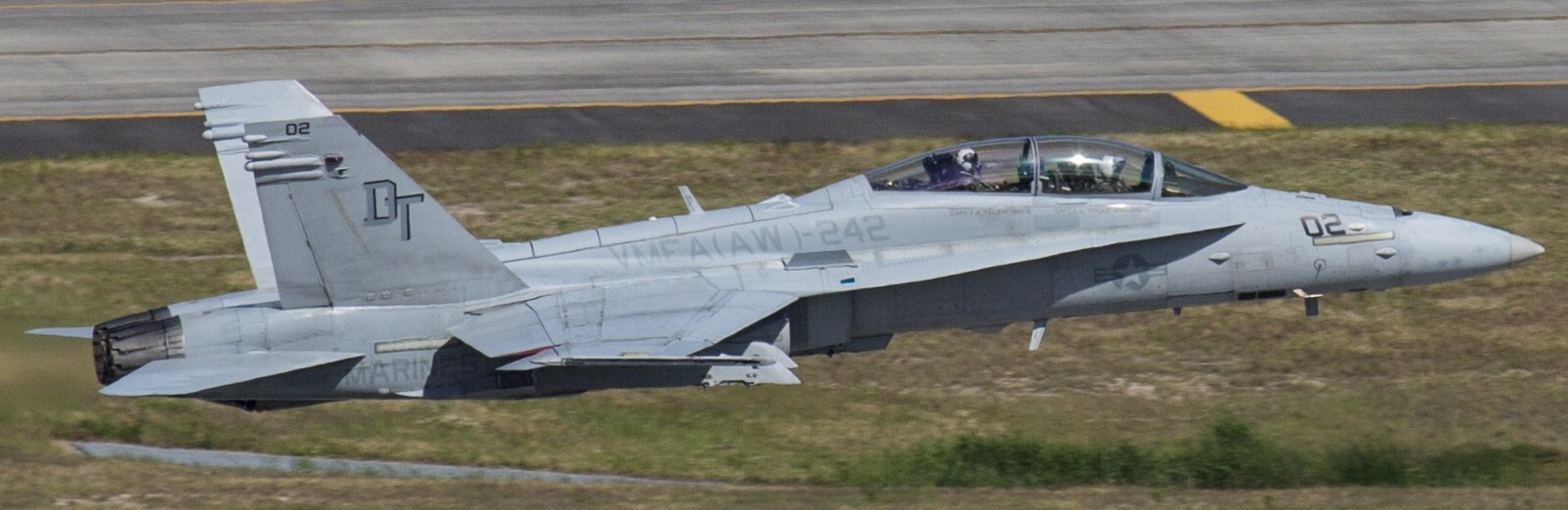 vmfa(aw)-242 bats marine all-weather fighter attack squadron usmc f/a-18d hornet 75