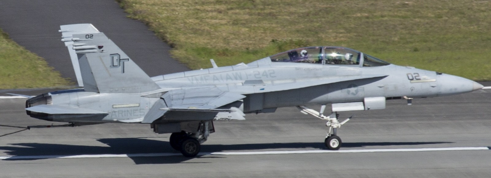 vmfa(aw)-242 bats marine all-weather fighter attack squadron usmc f/a-18d hornet 76