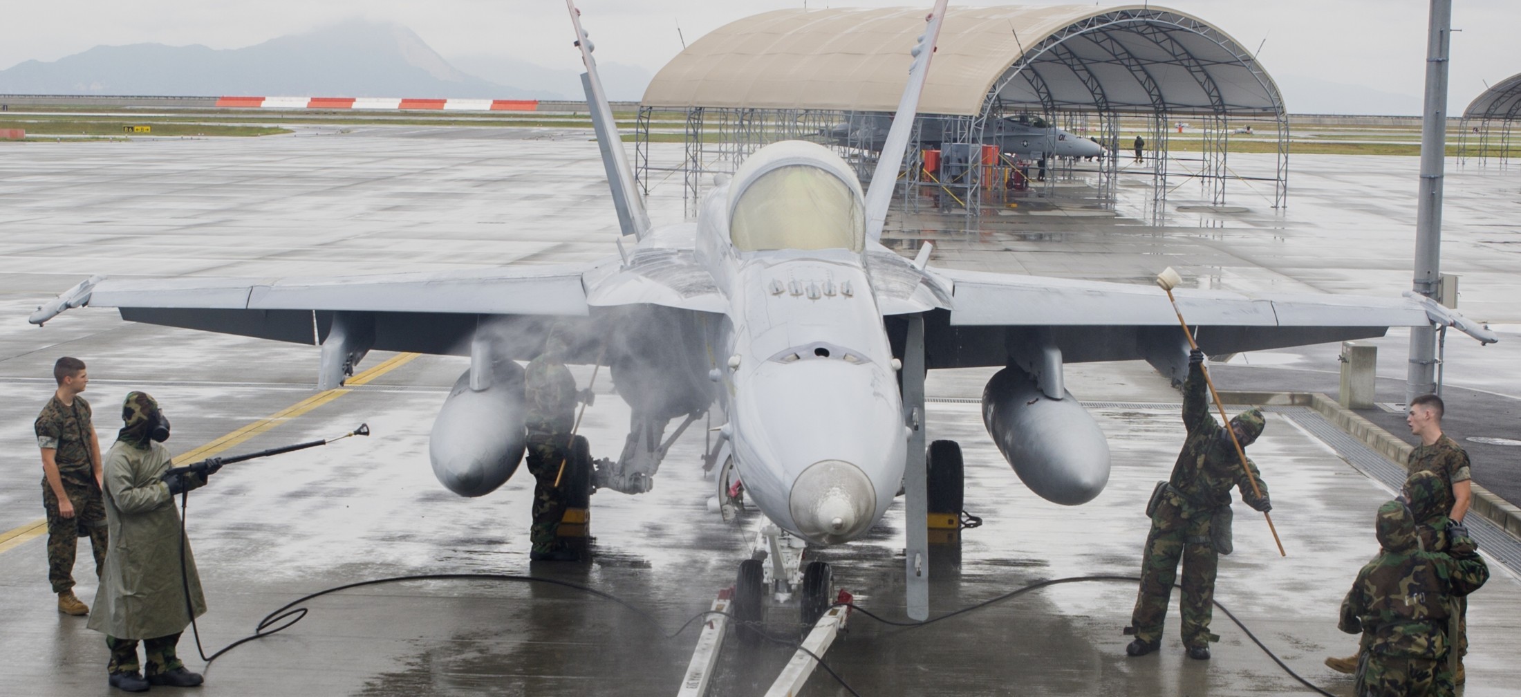 vmfa(aw)-242 bats marine all-weather fighter attack squadron usmc f/a-18d hornet 78 mcas iwakuni japan
