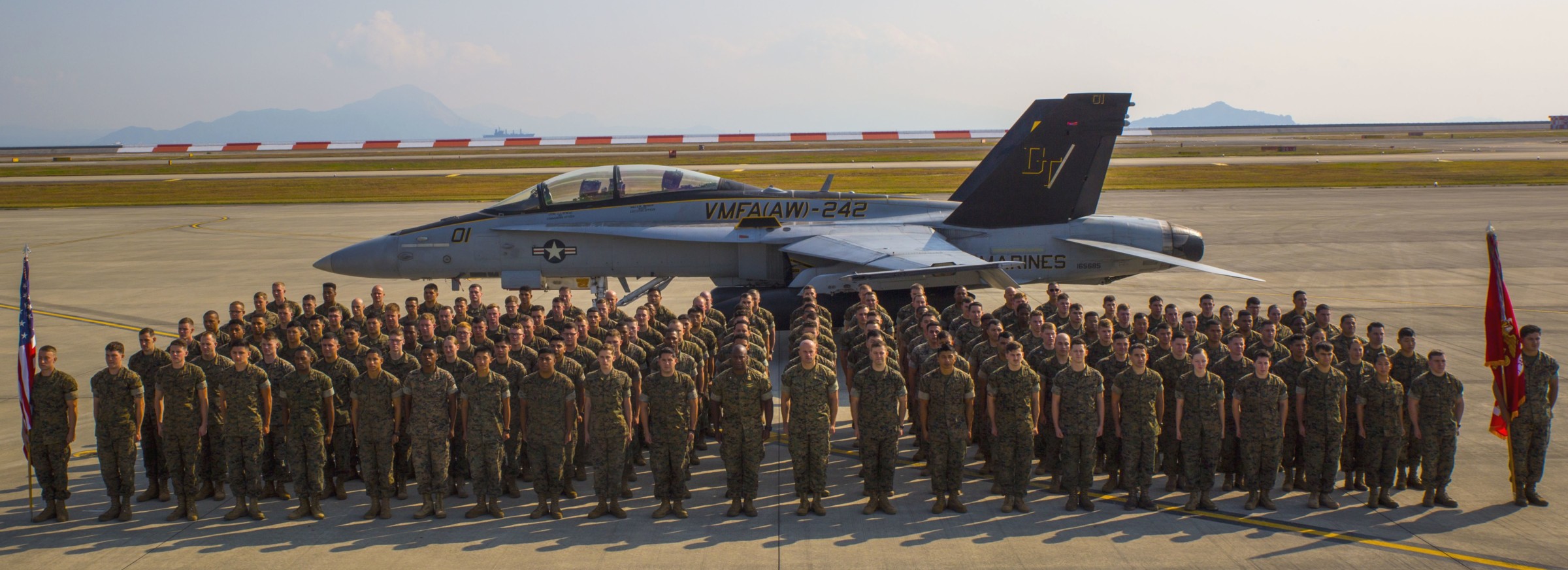 vmfa(aw)-242 bats marine all-weather fighter attack squadron usmc f/a-18d hornet 82