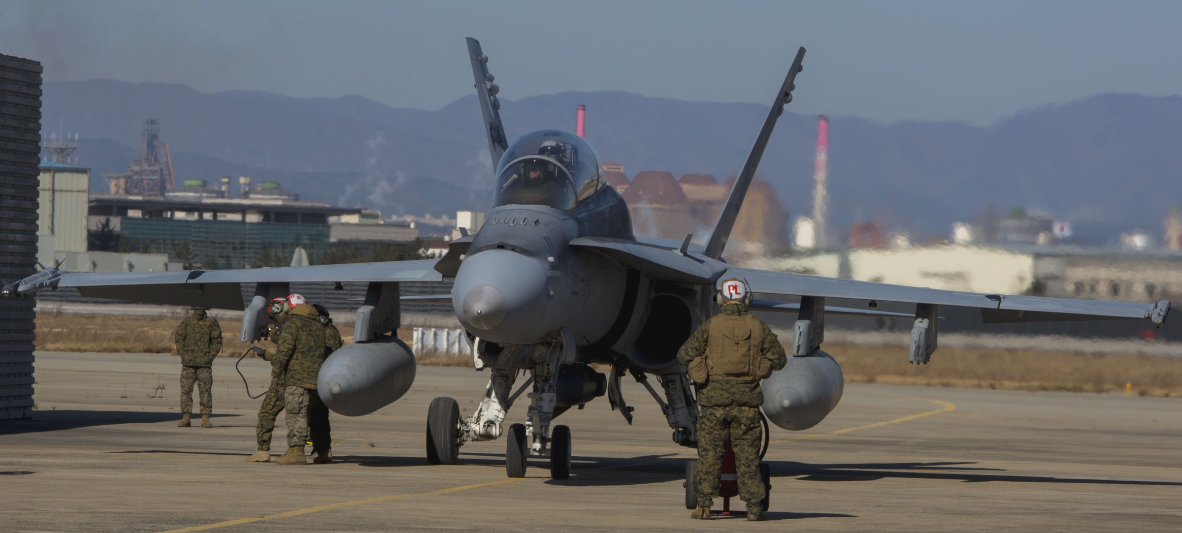 vmfa(aw)-242 bats marine all-weather fighter attack squadron usmc f/a-18d hornet 84