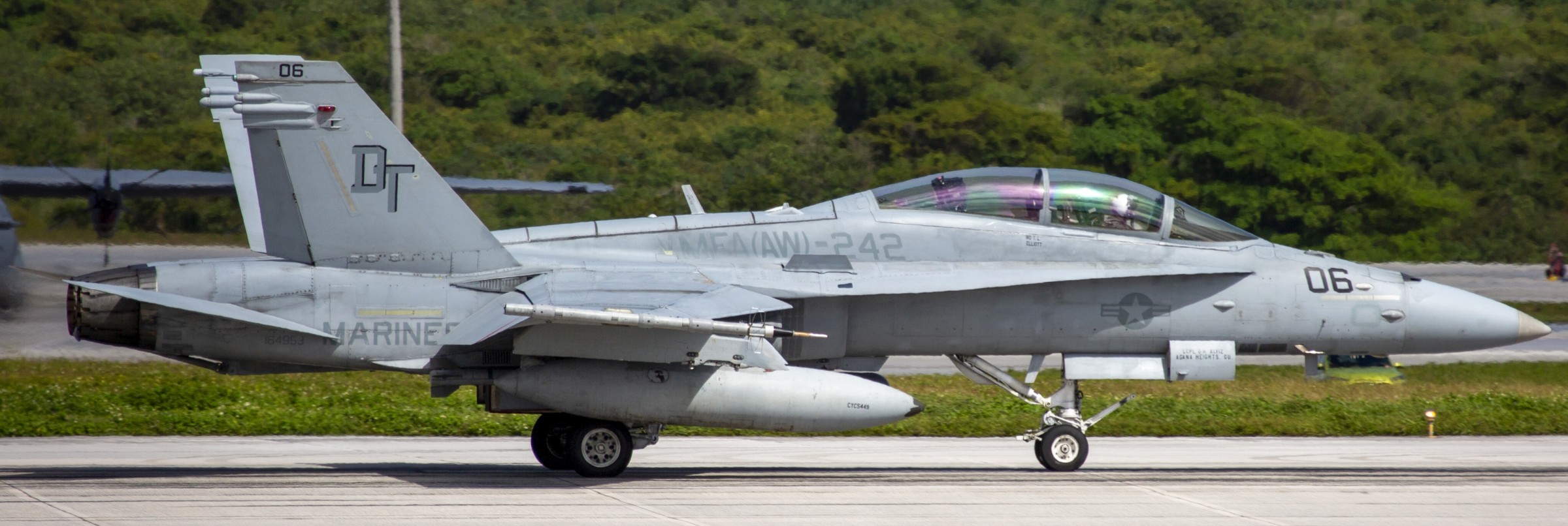 vmfa(aw)-242 bats marine all-weather fighter attack squadron usmc f/a-18d hornet 89 exercise cope north andersen afb guam