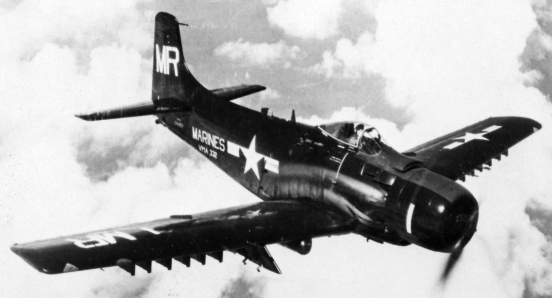 vma-332 polka dots marine attack squadron ad-6 skyraider usmc 02