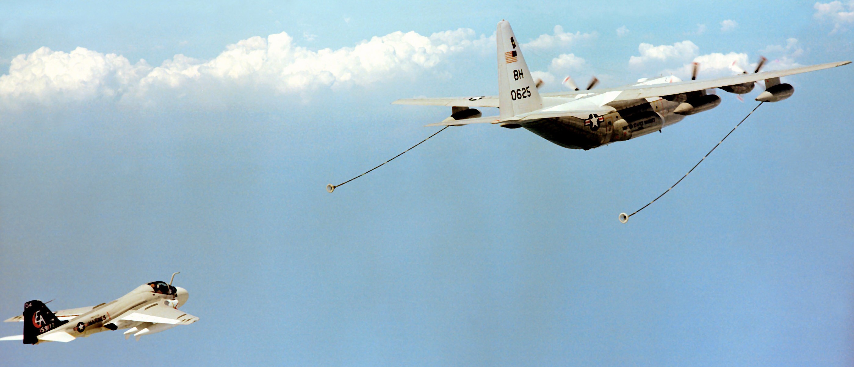 vma(aw)-332 moonlighters marine fighter attack squadron a-6e intruder usmc 05 refueling