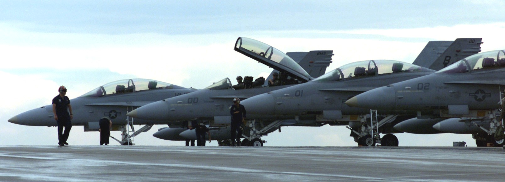 vmfa(aw)-332 moonlighters marine fighter attack squadron all-weather f/a-18d hornet 11