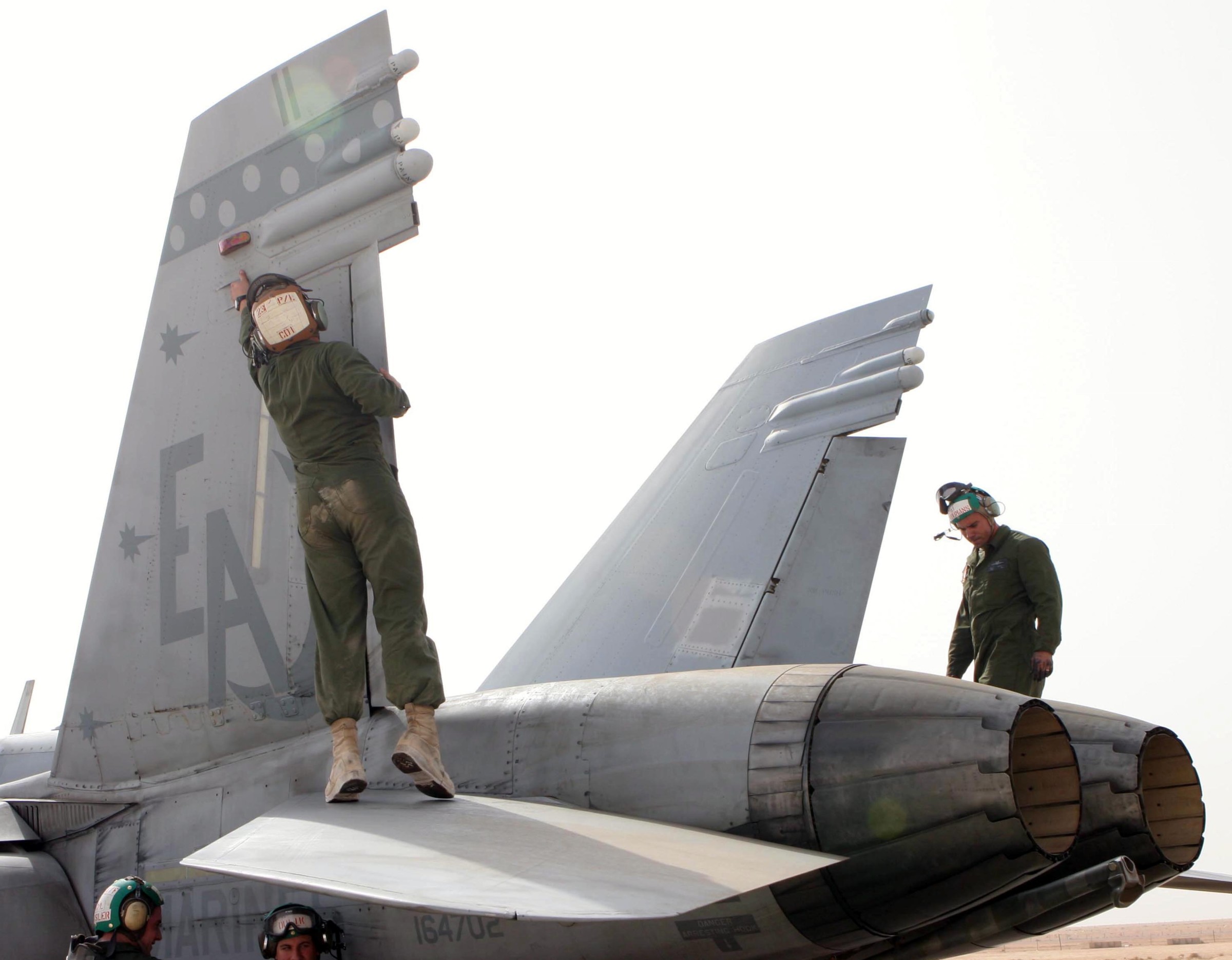 vmfa(aw)-332 moonlighters marine fighter attack squadron all-weather f/a-18d hornet 20