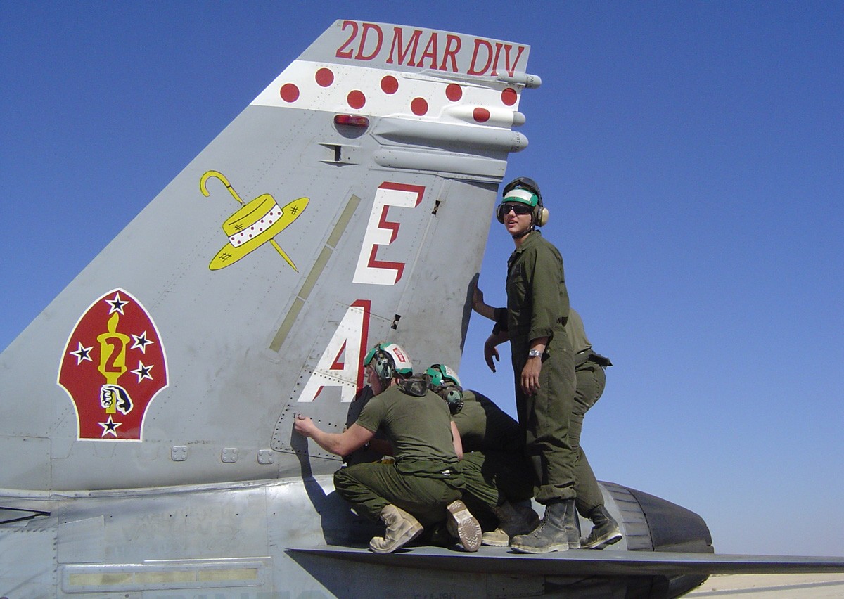 vmfa(aw)-332 moonlighters marine fighter attack squadron all-weather f/a-18d hornet 28 al asad air base iraq