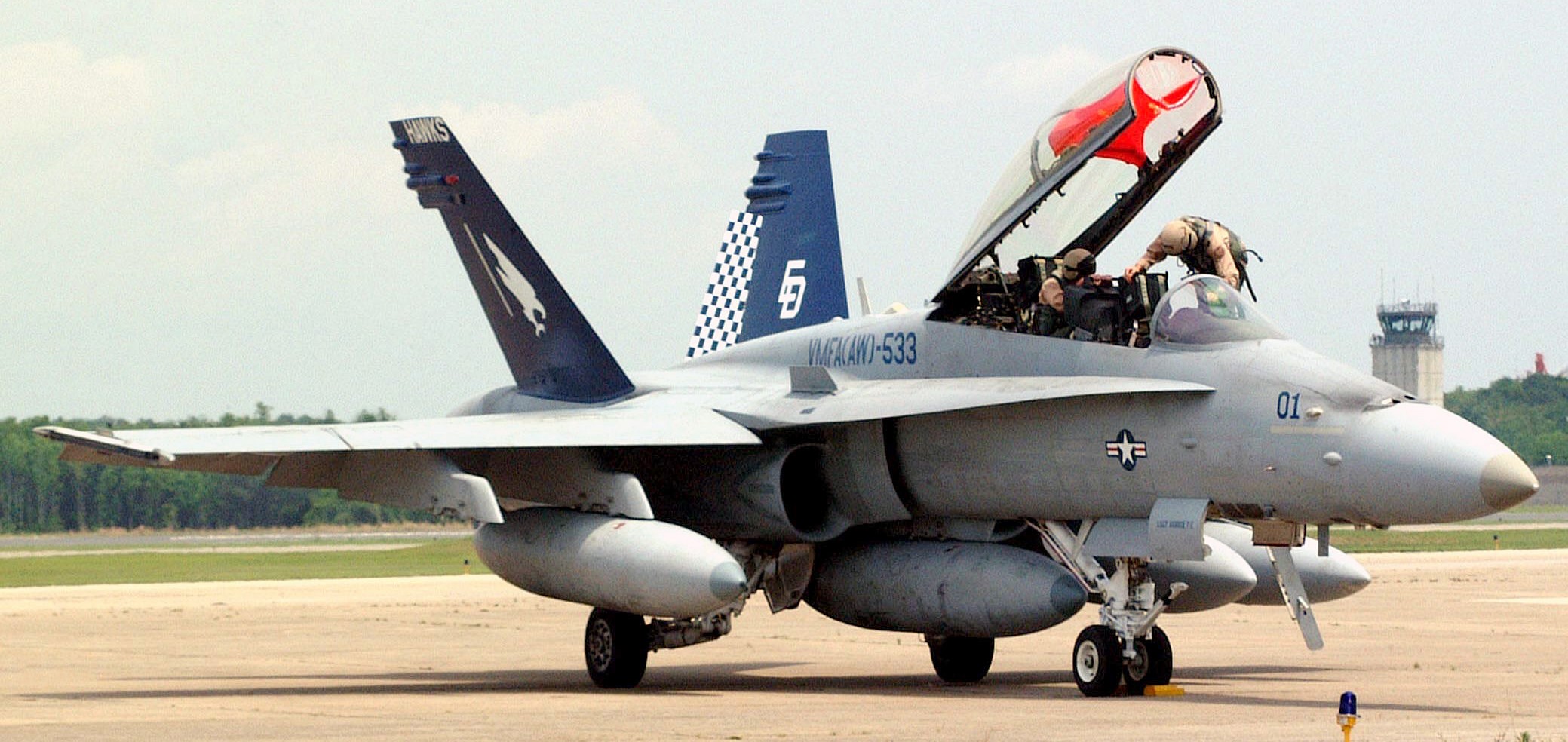 vmfa(aw)-533 hawks marine fighter attack squadron usmc f/a-18d hornet 05 operation iraqi freedom