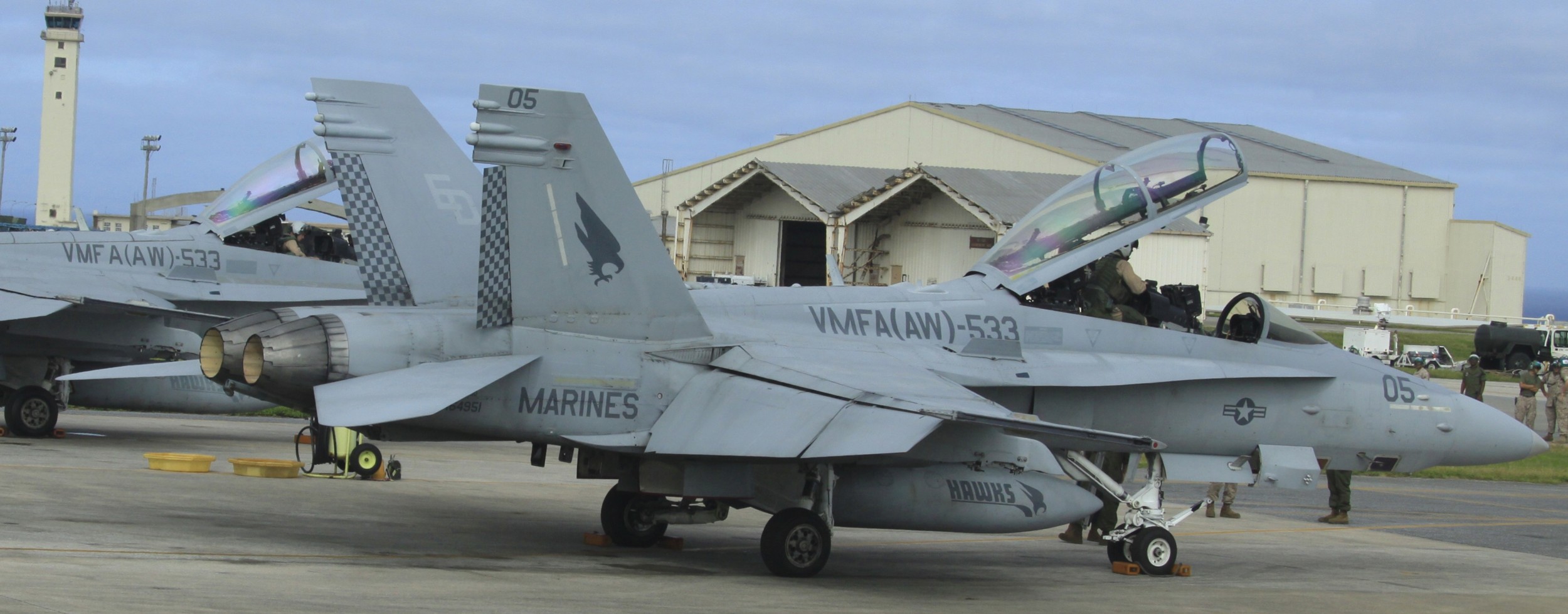 vmfa(aw)-533 hawks marine fighter attack squadron usmc f/a-18d hornet 13 kadena air base okinawa japan