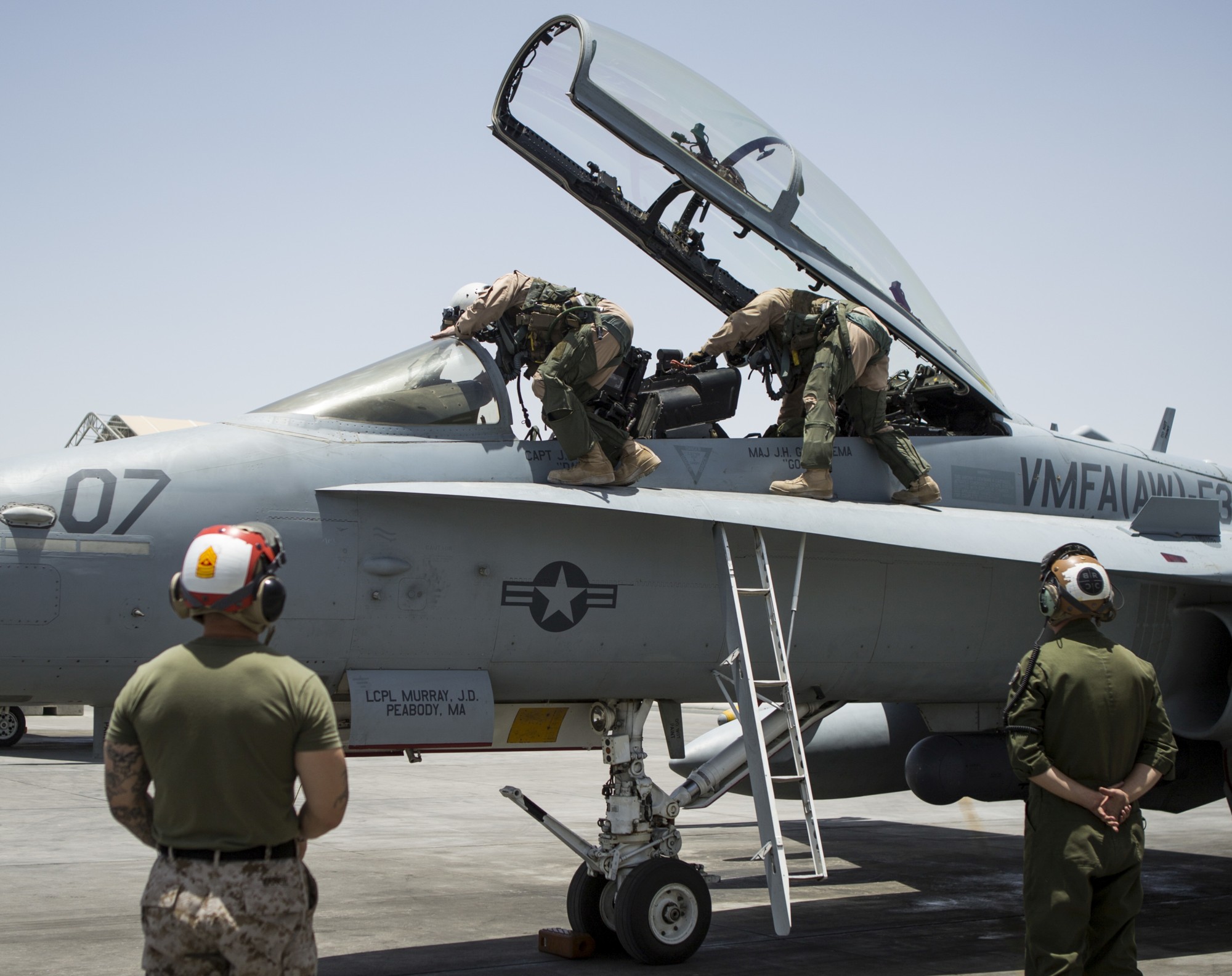 vmfa(aw)-533 hawks marine fighter attack squadron usmc f/a-18d hornet 31