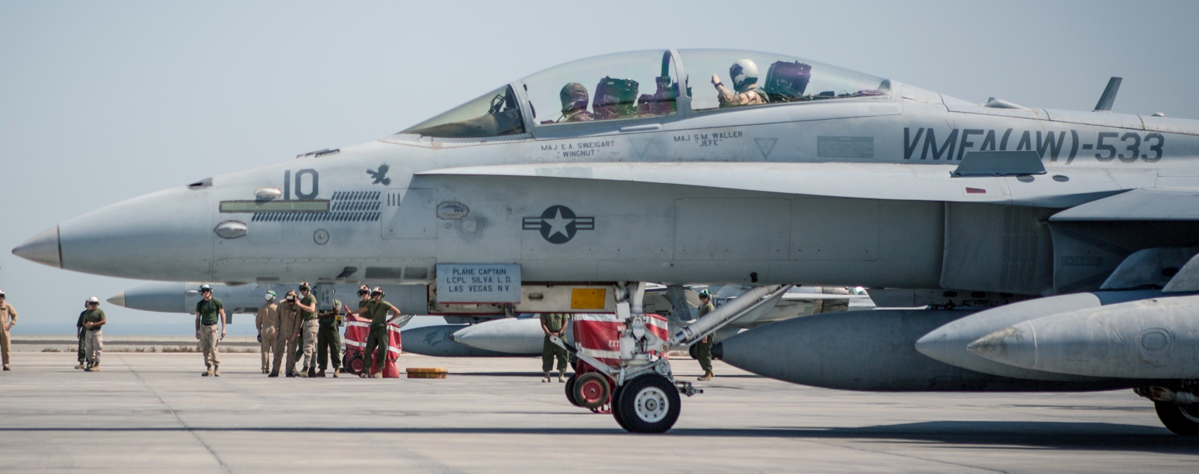 vmfa(aw)-533 hawks marine fighter attack squadron usmc f/a-18d hornet 39 centcom aor