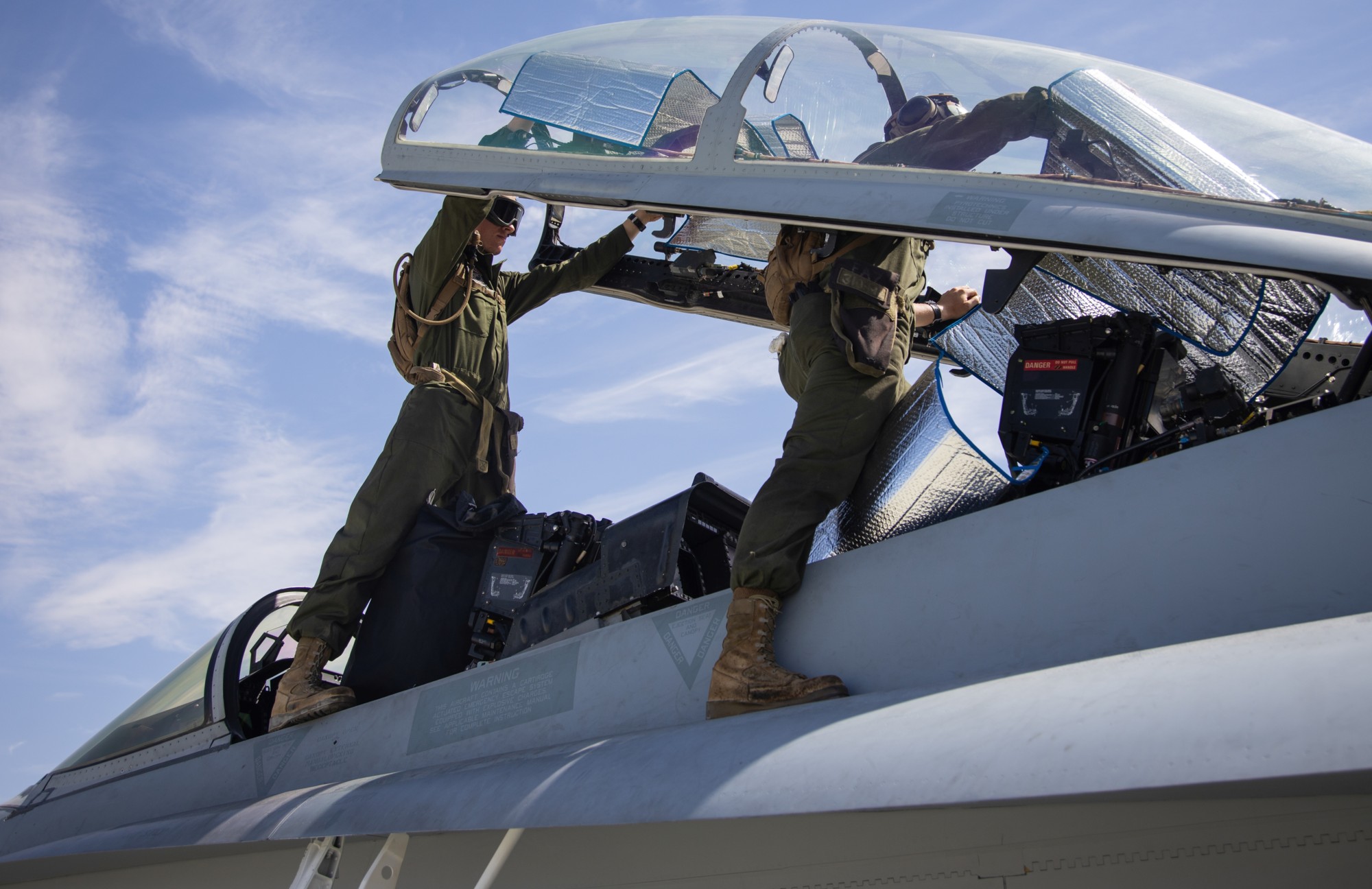 vmfa(aw)-533 hawks marine fighter attack squadron usmc f/a-18d hornet 61