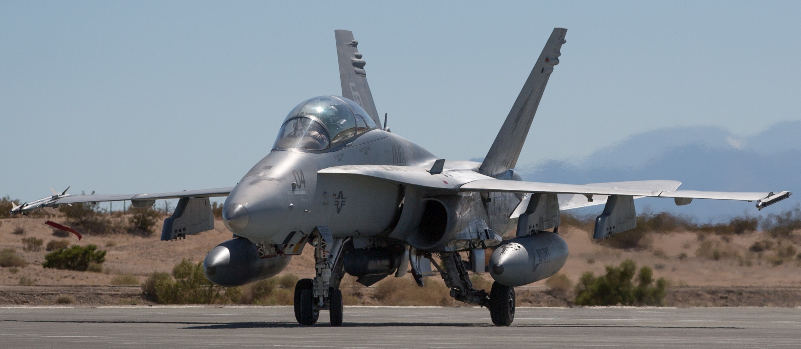 vmfa(aw)-533 hawks marine fighter attack squadron usmc f/a-18d hornet 65 twentynine palms