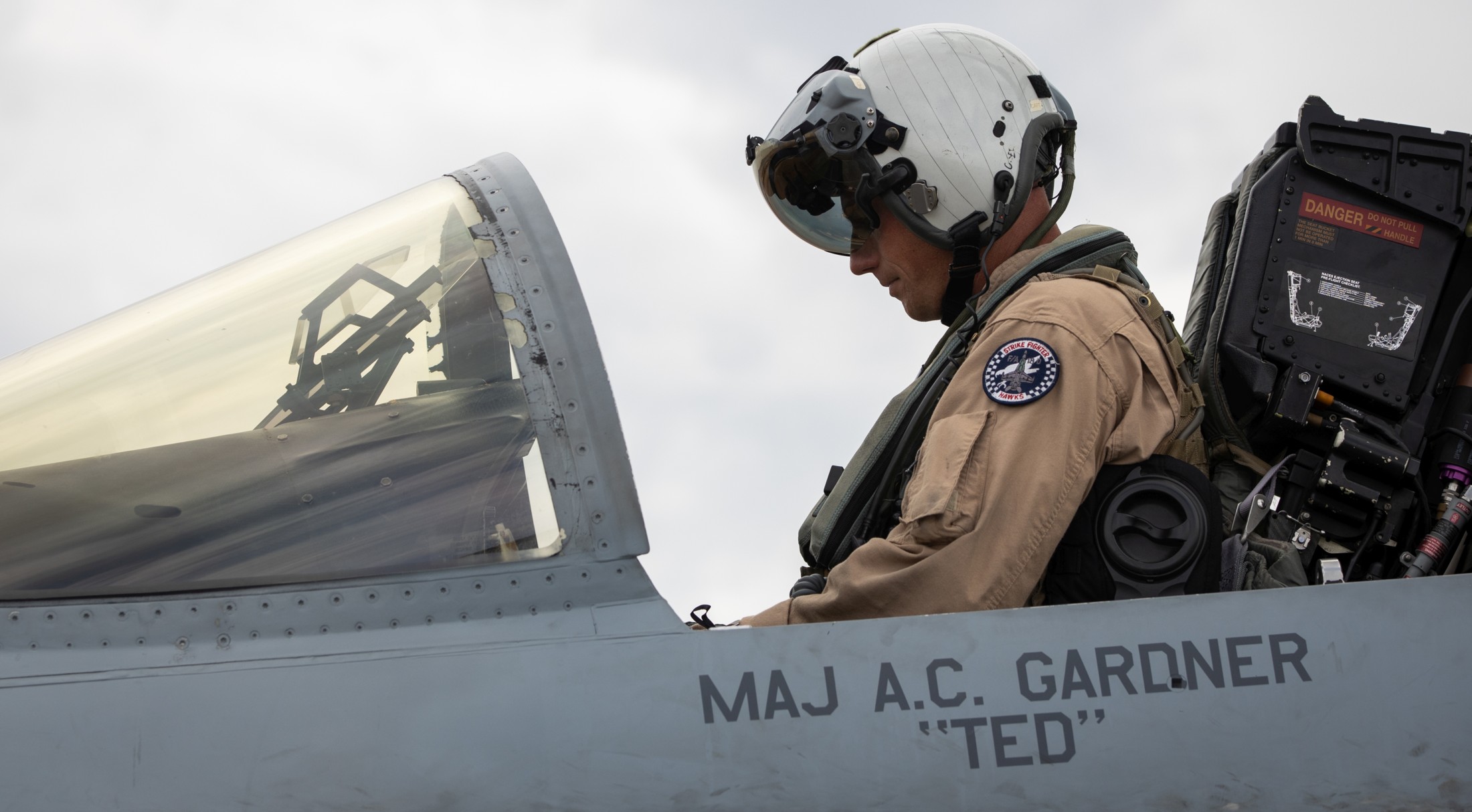 vmfa(aw)-533 hawks marine fighter attack squadron usmc f/a-18d hornet 71