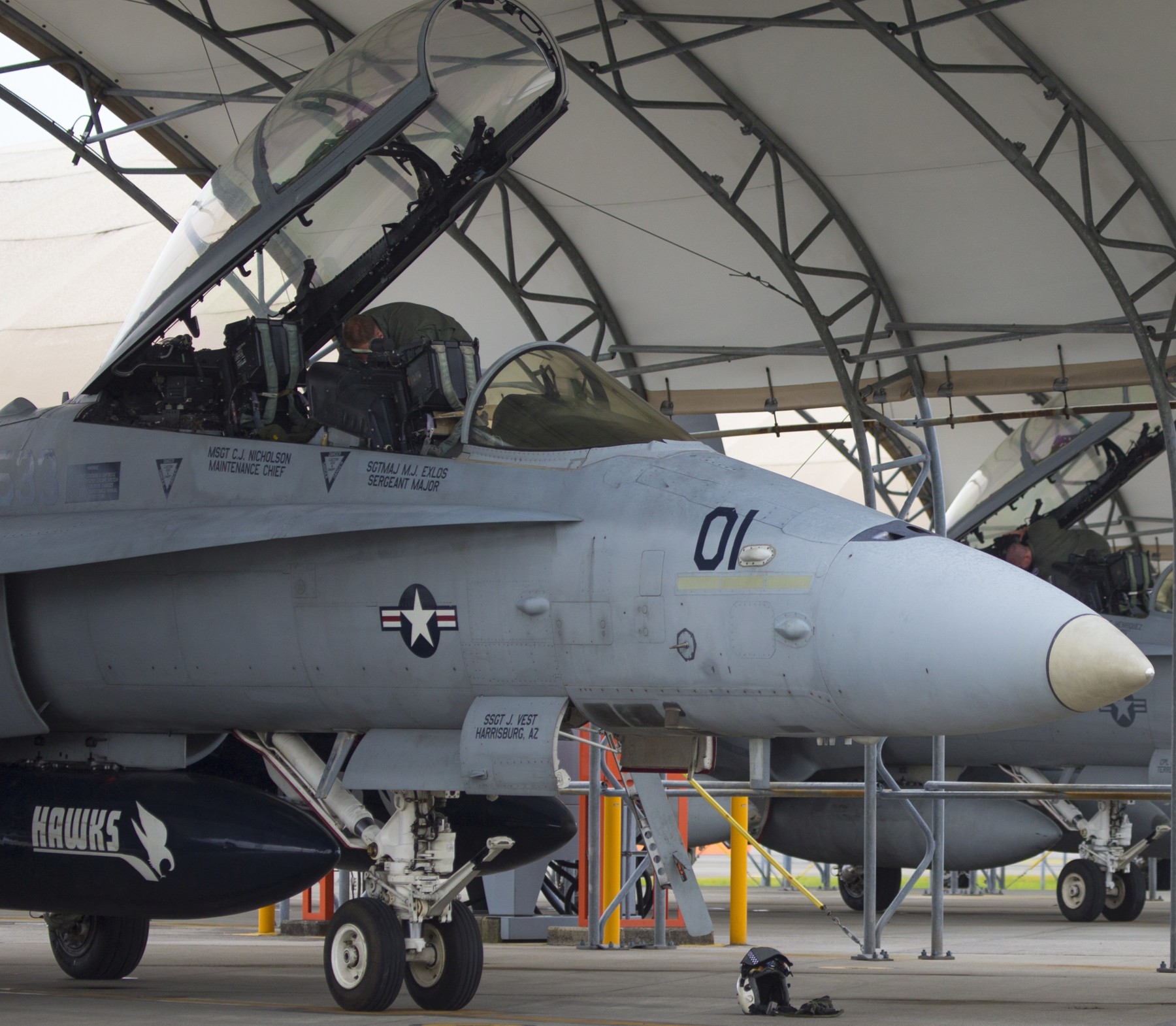 vmfa(aw)-533 hawks marine fighter attack squadron usmc f/a-18d hornet 80