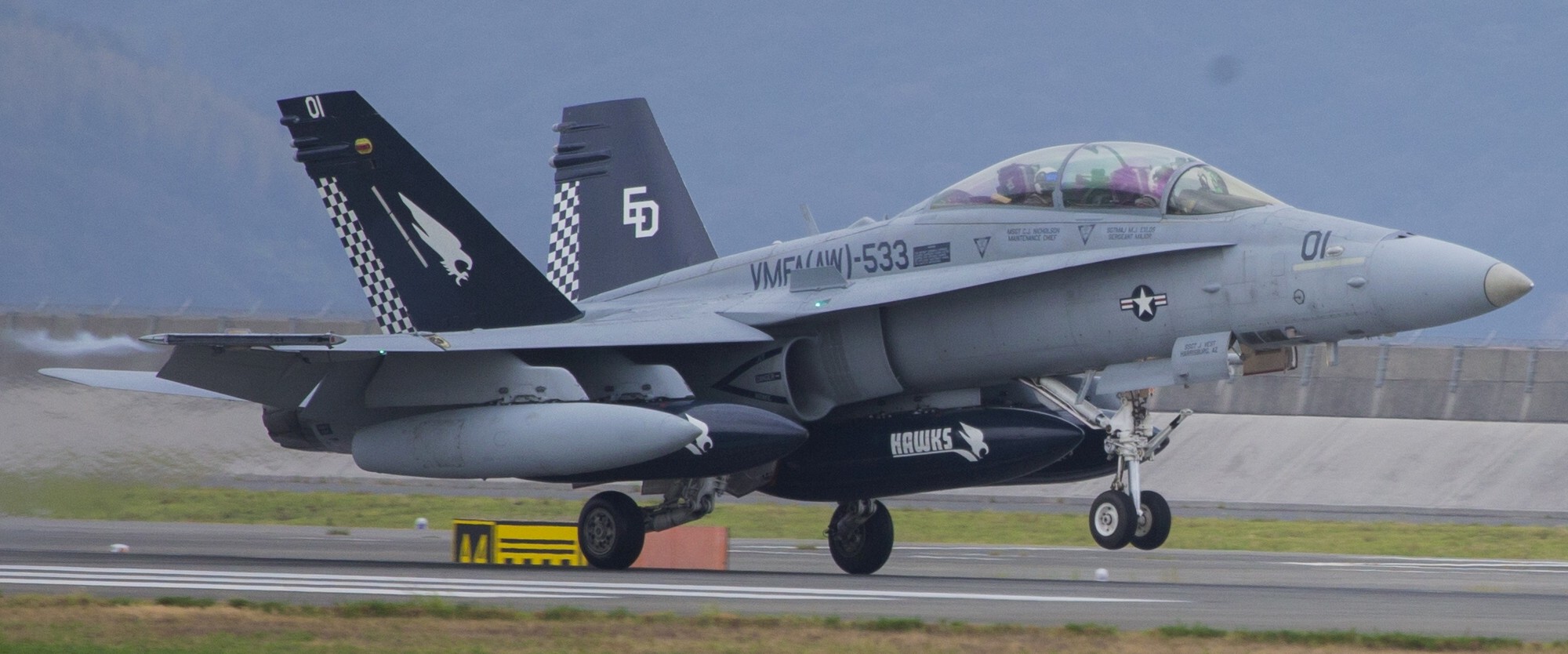 vmfa(aw)-533 hawks marine fighter attack squadron usmc f/a-18d hornet 81 mcas iwakuni japan