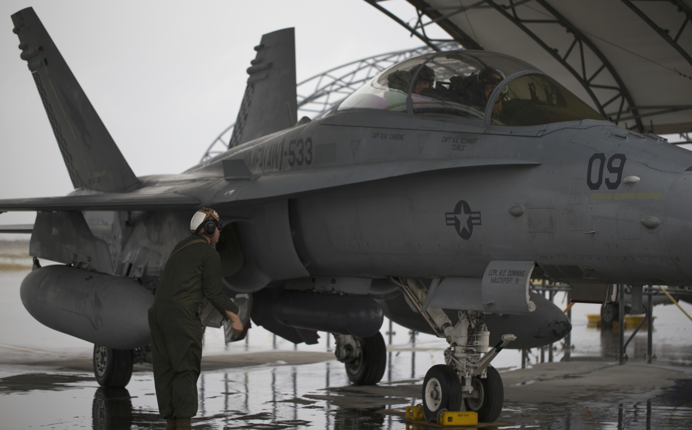 vmfa(aw)-533 hawks marine fighter attack squadron usmc f/a-18d hornet 85 mcas iwakuni japan