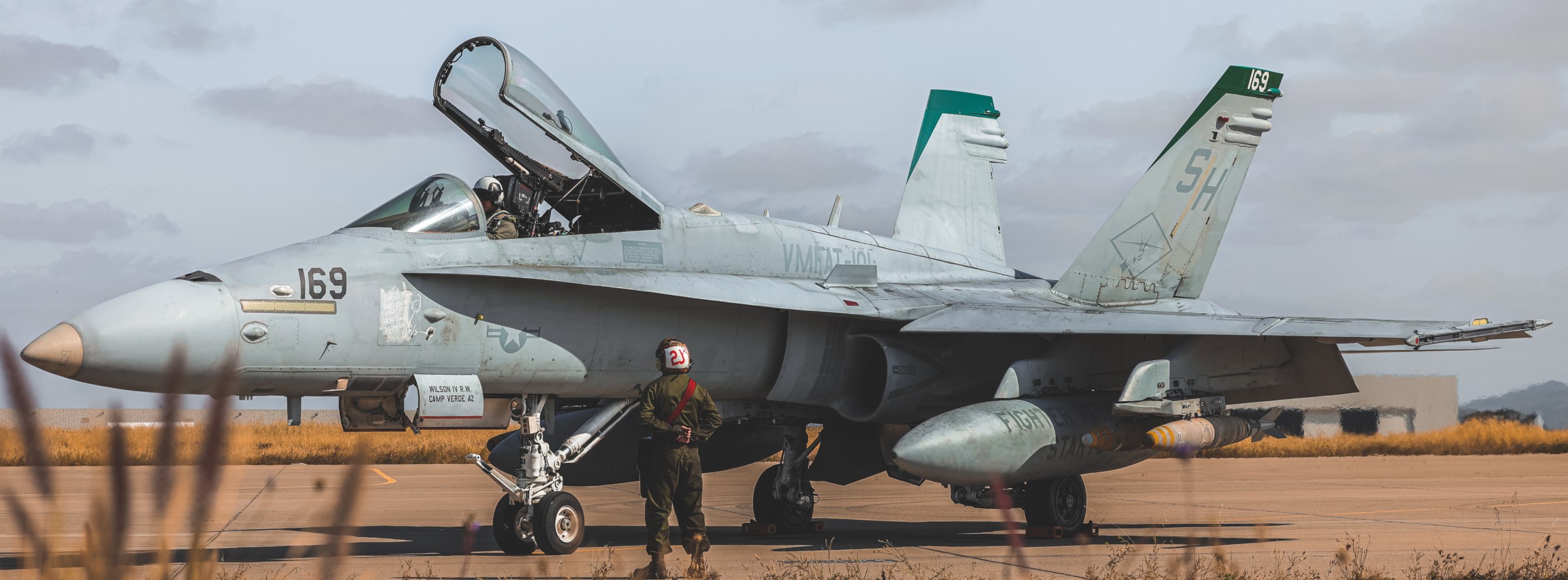 vmfat-101 sharpshooters marine fighter attack training squadron f/a-18c hornet mcas miramar california 111