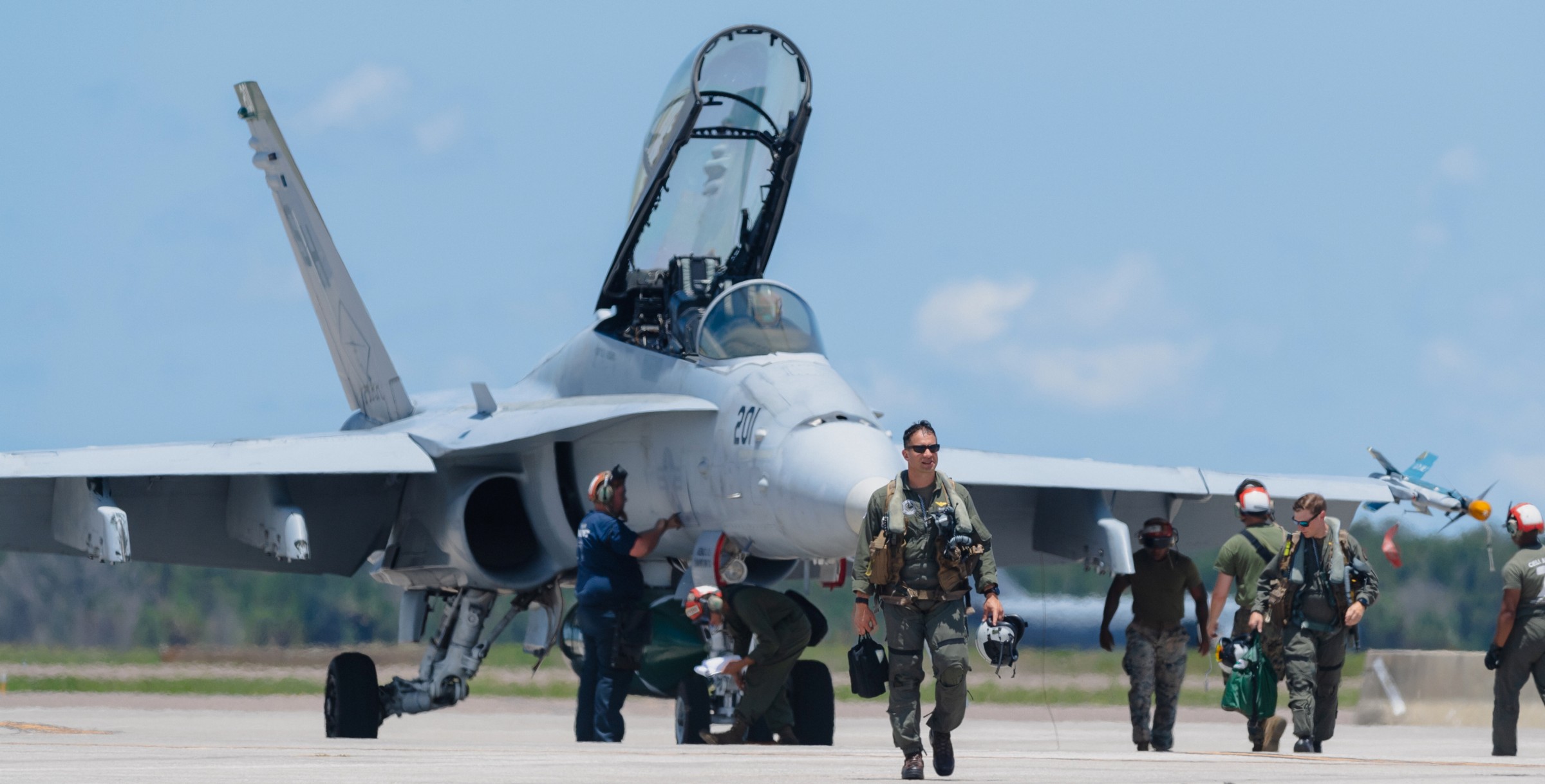 vmfat-101 sharpshooters marine fighter attack training squadron f/a-18d hornet macdill afb florida 116