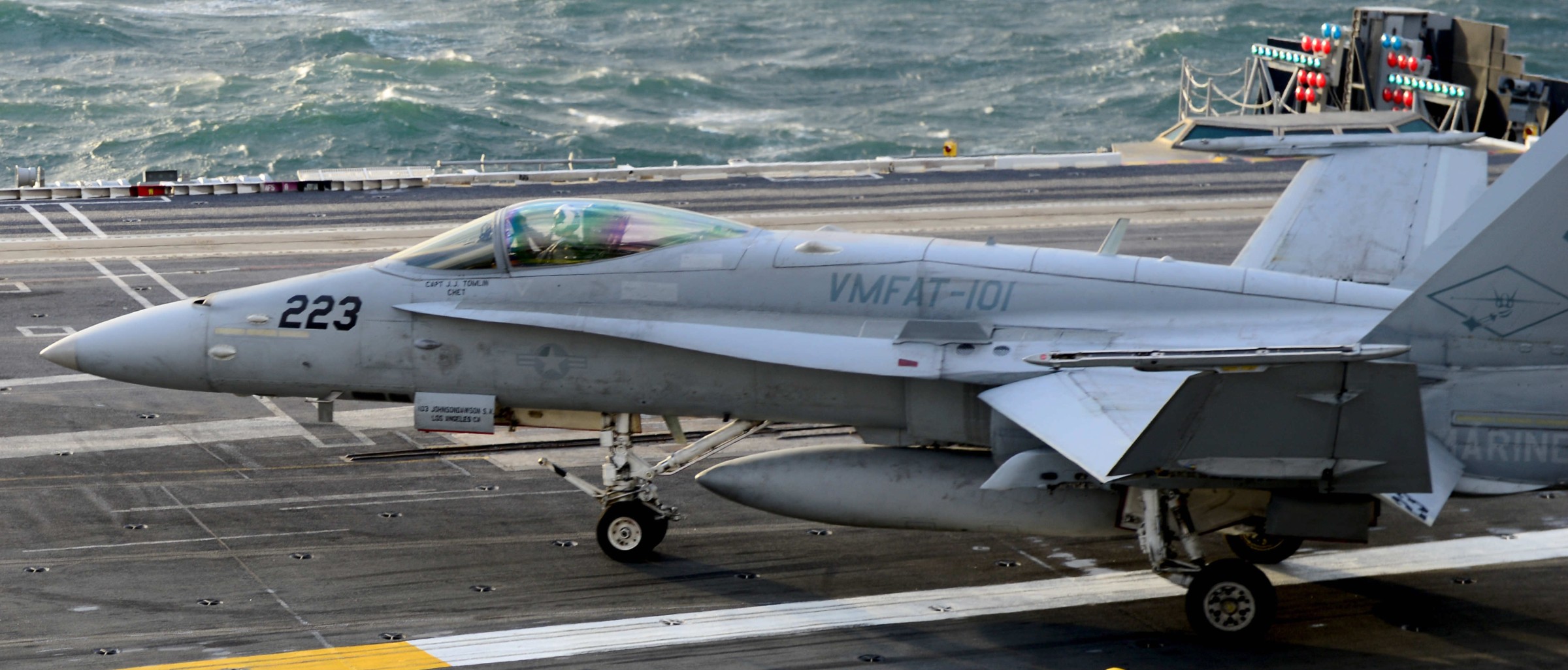 vmfat-101 sharpshooters marine fighter attack training squadron f/a-18c hornet 27