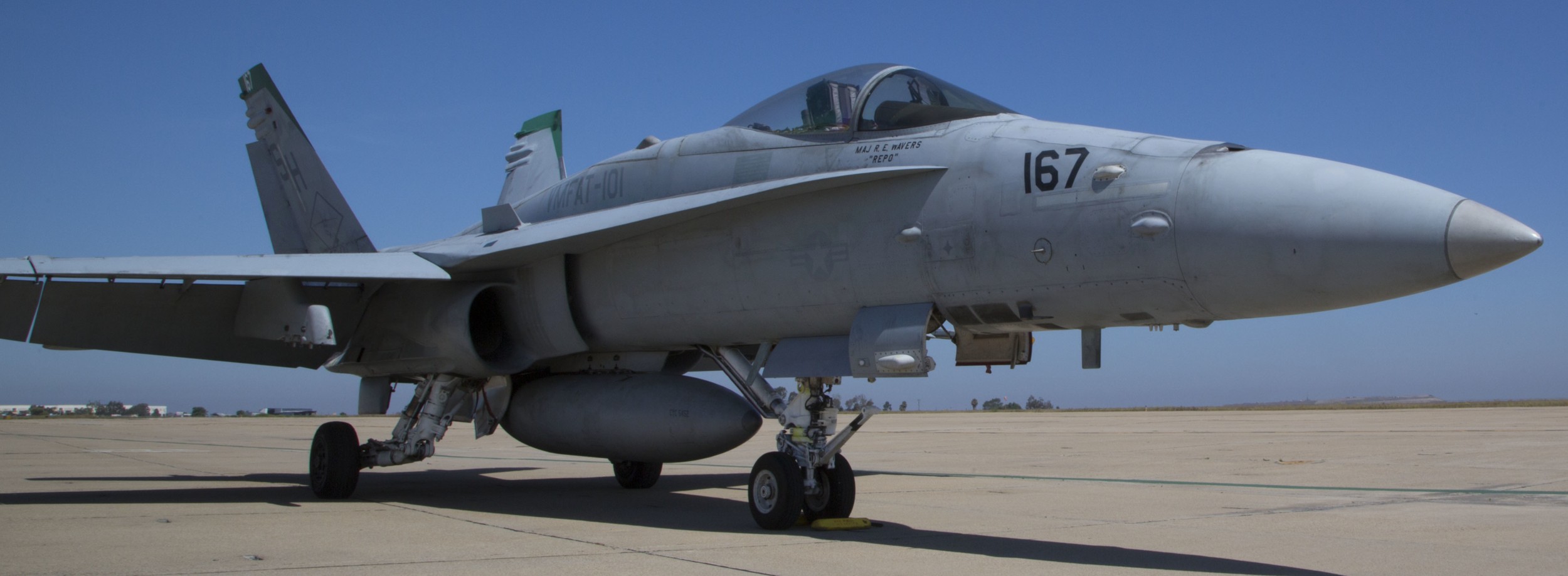 vmfat-101 sharpshooters marine fighter attack training squadron f/a-18c hornet 37