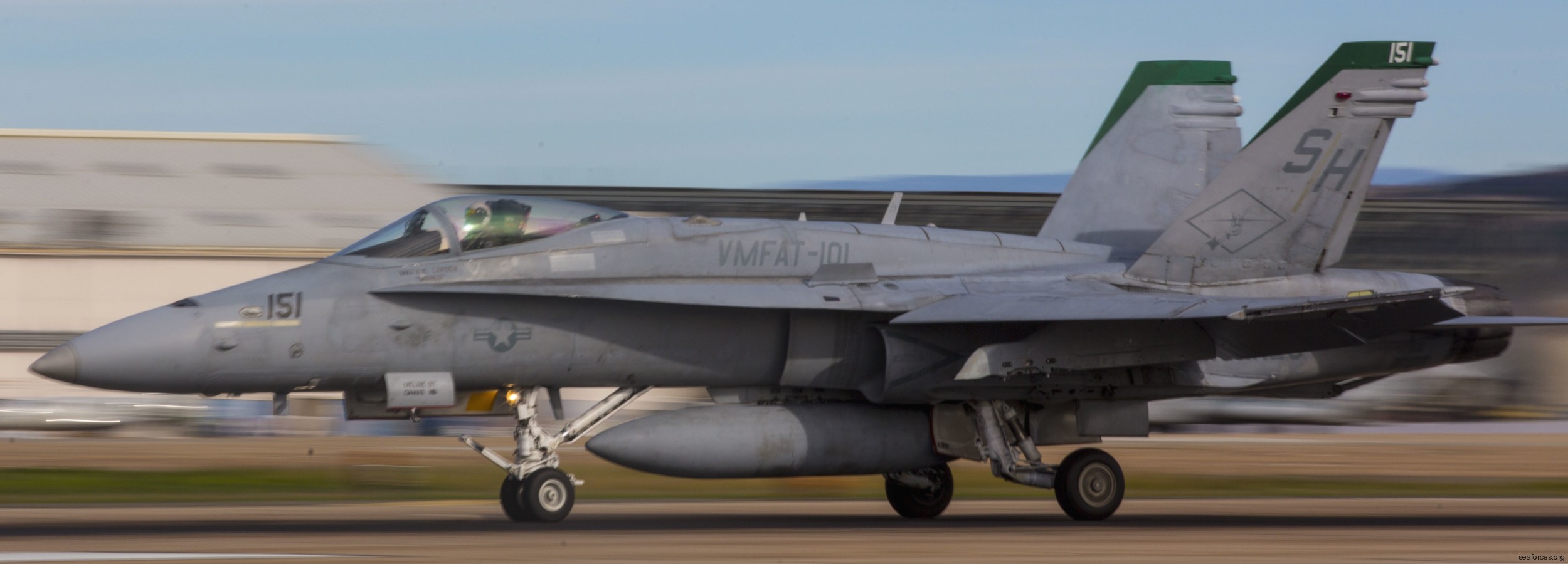 vmfat-101 sharpshooters marine fighter attack training squadron f/a-18c hornet 38