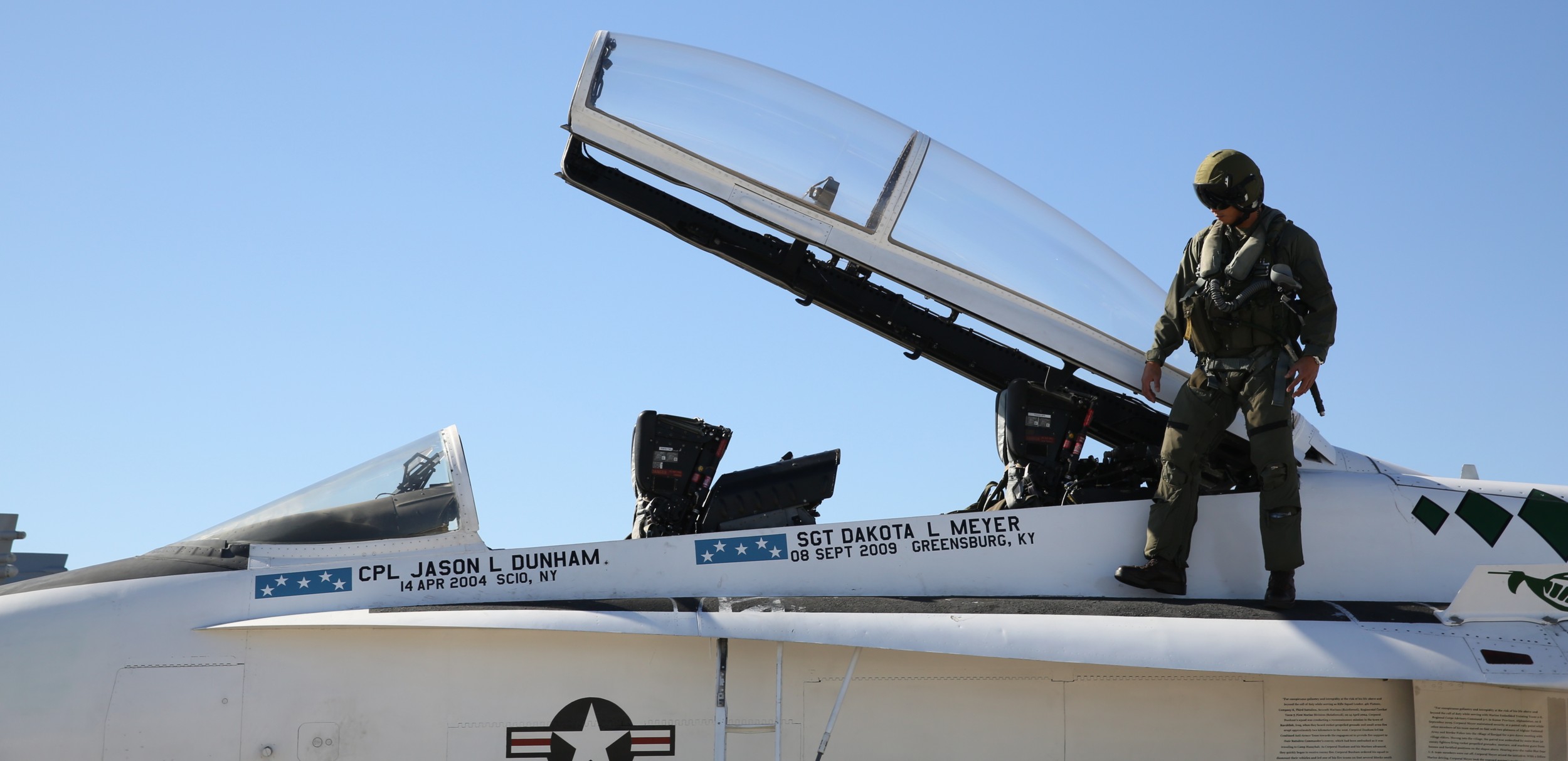 vmfat-101 sharpshooters marine fighter attack training squadron f/a-18b hornet 54