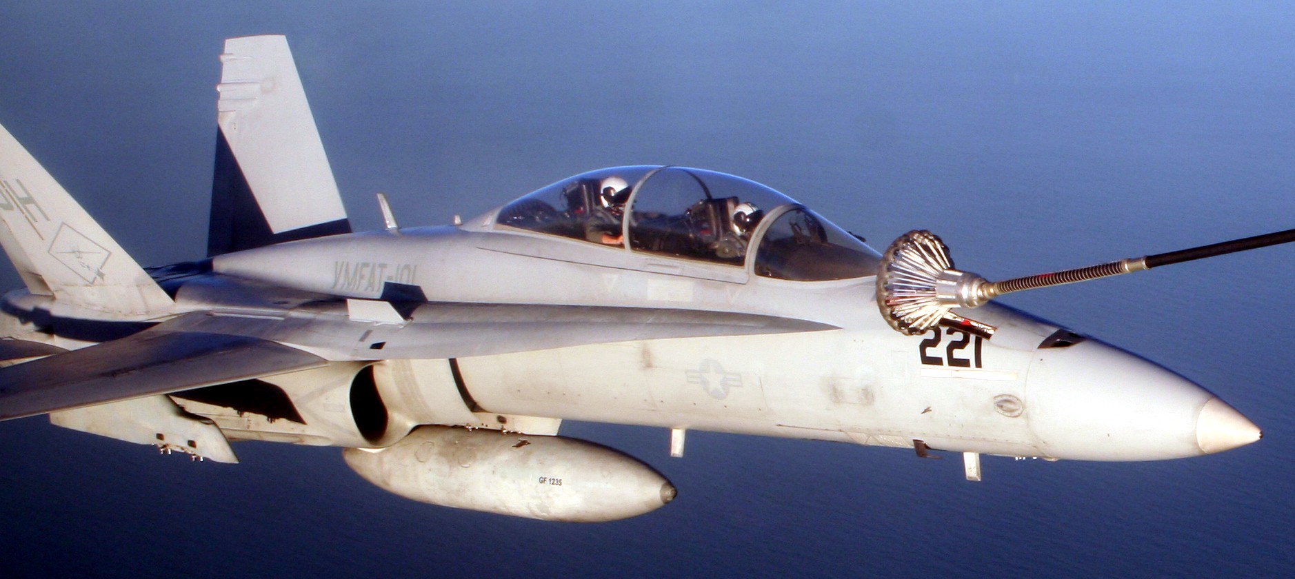 vmfat-101 sharpshooters marine fighter attack training squadron f/a-18b hornet 70