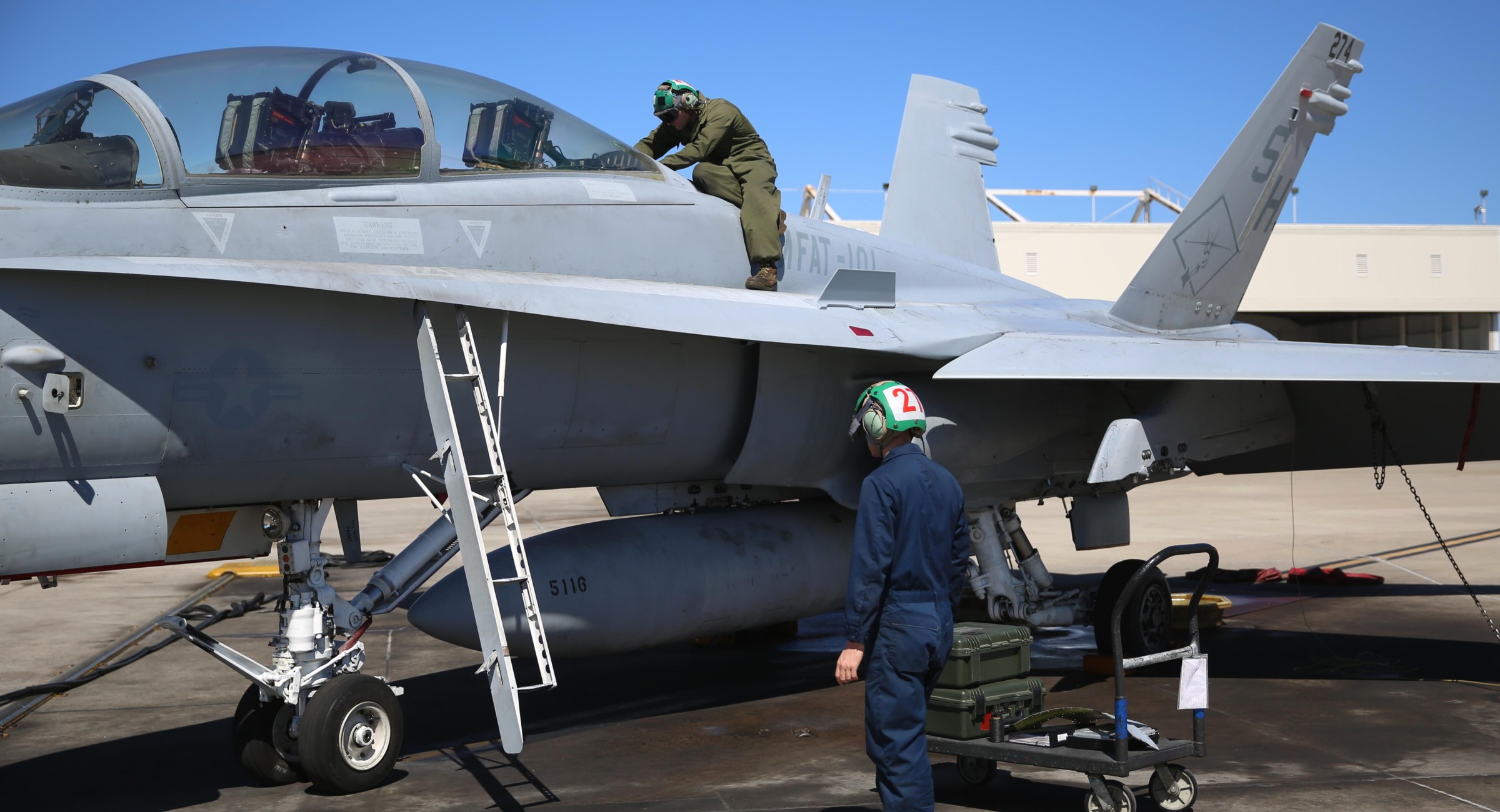 vmfat-101 sharpshooters marine fighter attack training squadron f/a-18b hornet 75