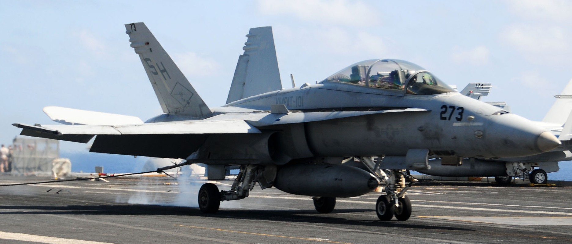 vmfat-101 sharpshooters marine fighter attack training squadron f/a-18d hornet 88