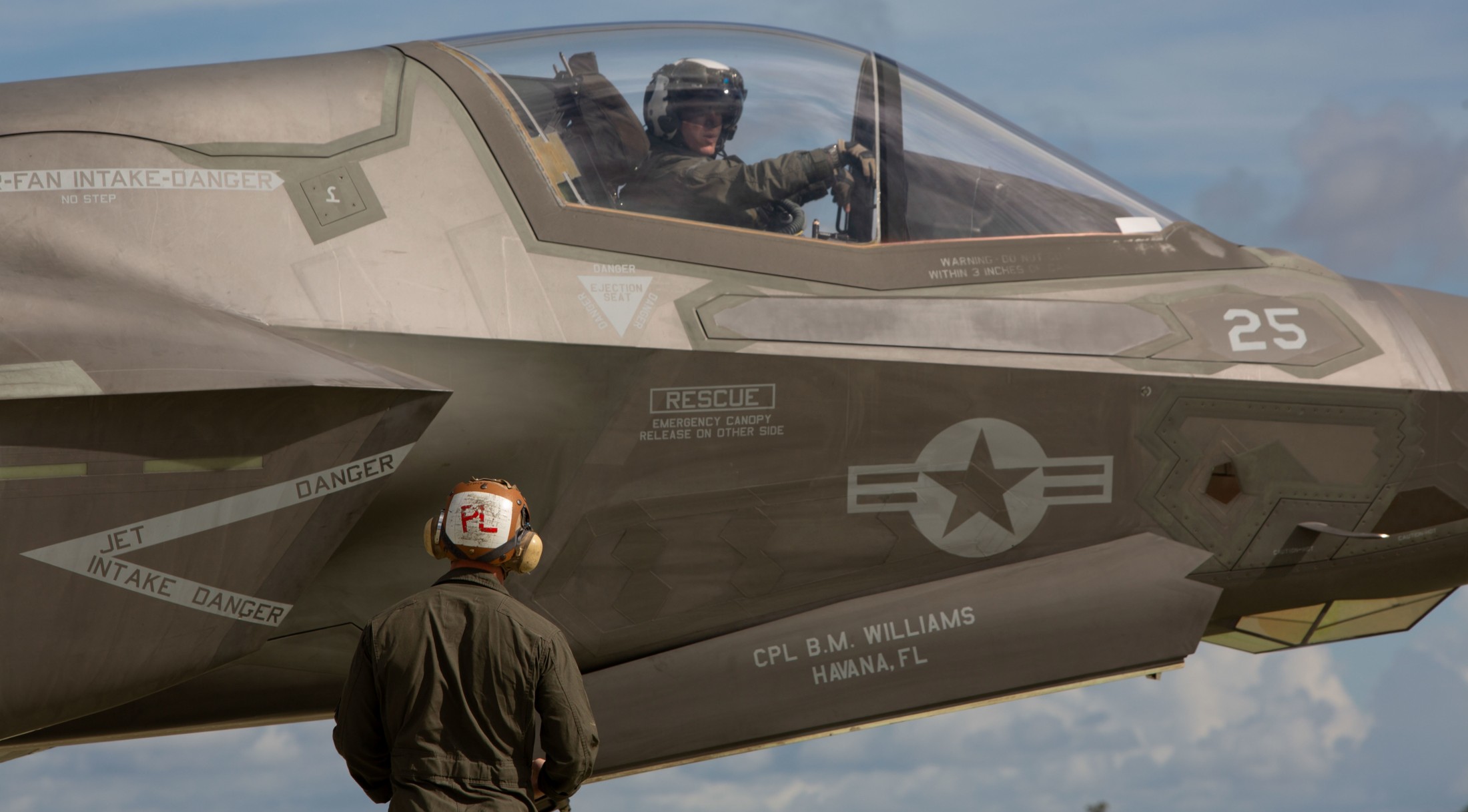 vmfat-501 warlords marine fighter attack training squadron usmc f-35b lightning ii jsf bogue auxilary field 88