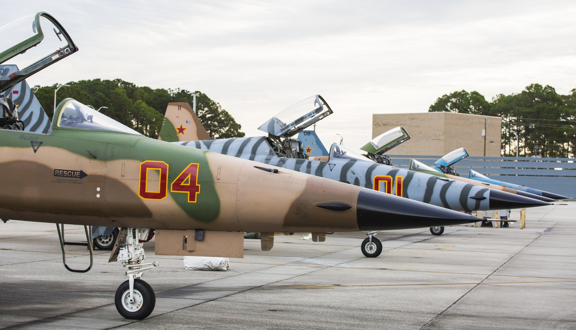 vmft-401 snipers marine fighter training squadron usmc f-5n tiger ii adversary mcas beaufort 14