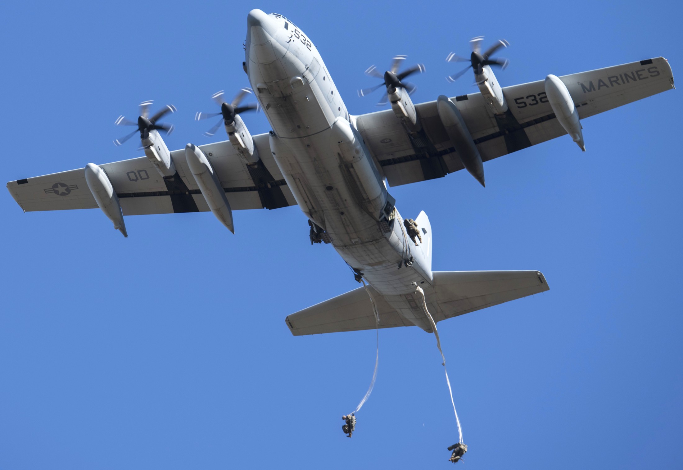新春初売り Sumos VMGR-152 Marine Squadron Transport Refueler Aerial OutdoorDécor