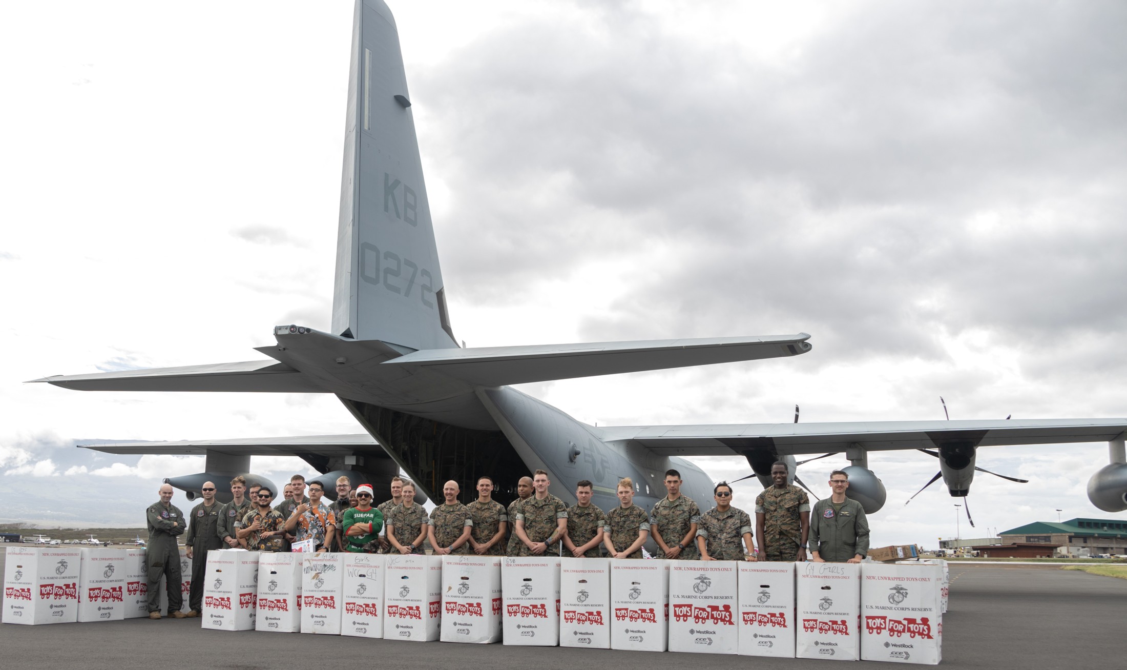 vmgr-153 hercules marine aerial refueler transport squadron kc-130j toys for tots hawaii 37 