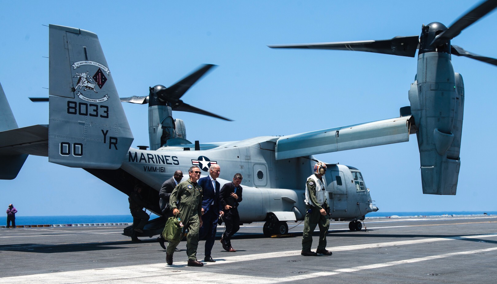 vmm-161 greyhawks mv-22b osprey marine medium tiltrotor squadron usmc 28 vice president joe biden cvn-74 stennis