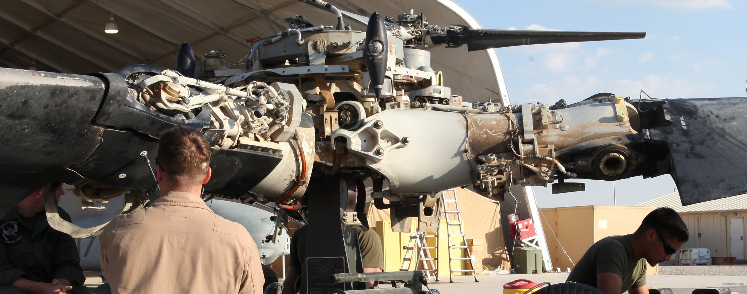 vmm-161 greyhawks mv-22b osprey marine medium tiltrotor squadron usmc 135 propeller maintenance